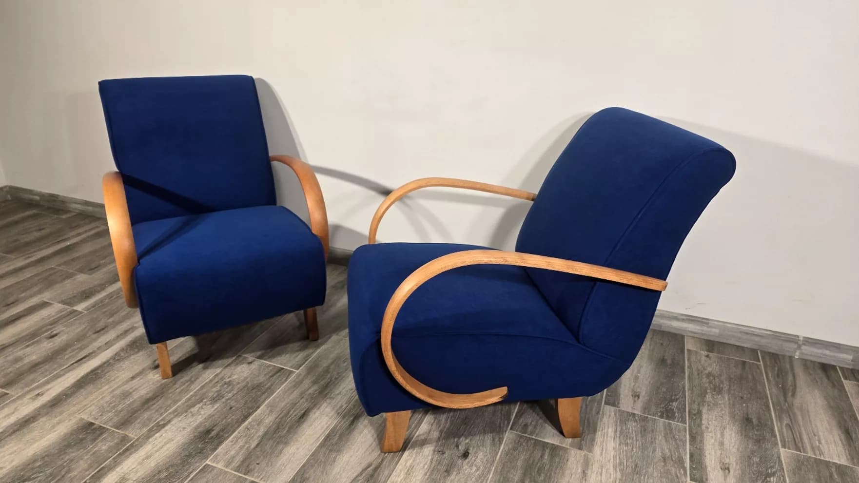 Para foteli H 410, velvet granatowy, orzech brązowy, proj. J. Halabala, UP Závody, Czechosłowacja, lata 60. - 299223