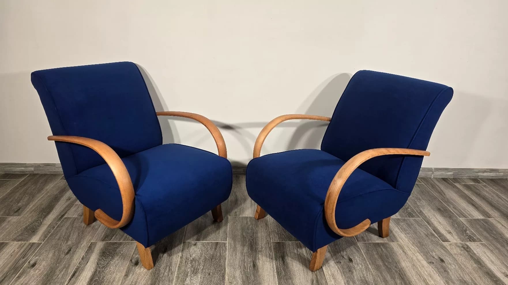 Para foteli H 410, velvet granatowy, orzech brązowy, proj. J. Halabala, UP Závody, Czechosłowacja, lata 60. - 299220