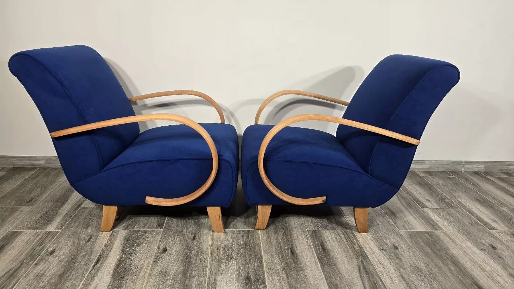 Para foteli H 410, velvet granatowy, orzech brązowy, proj. J. Halabala, UP Závody, Czechosłowacja, lata 60. - 299222