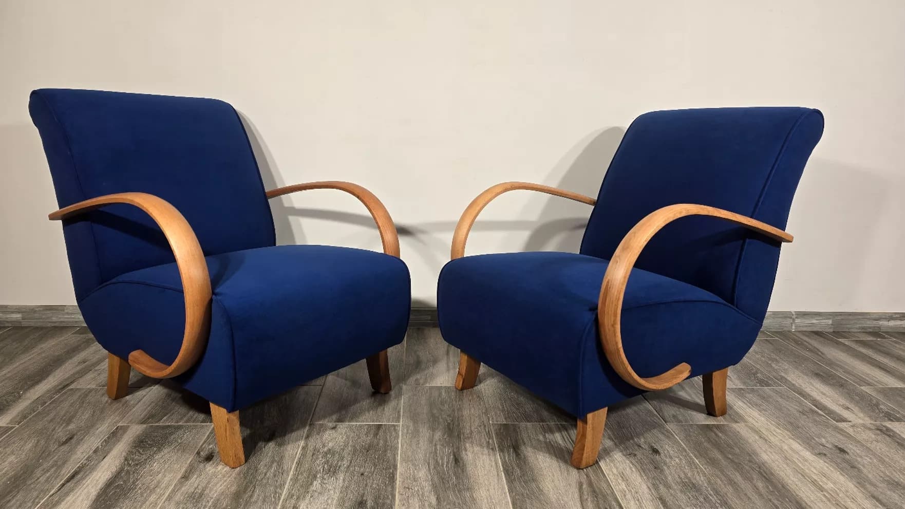 Para foteli H 410, velvet granatowy, orzech brązowy, proj. J. Halabala, UP Závody, Czechosłowacja, lata 60. - 299221