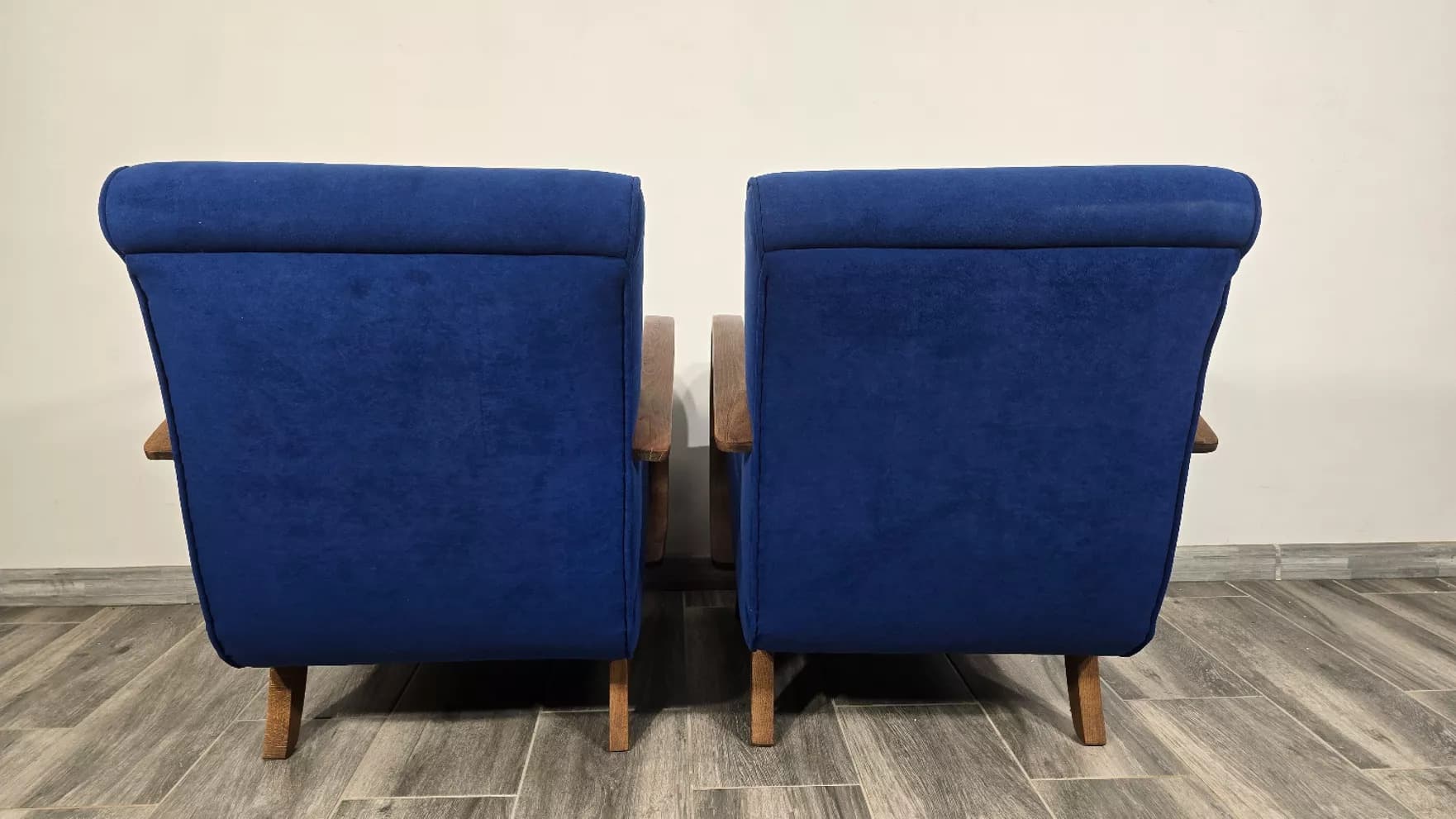 Para foteli H 410, bouclé granat, orzech, proj. J. Halabala, UP Závody, Czechosłowacja, lata 60. - 299257