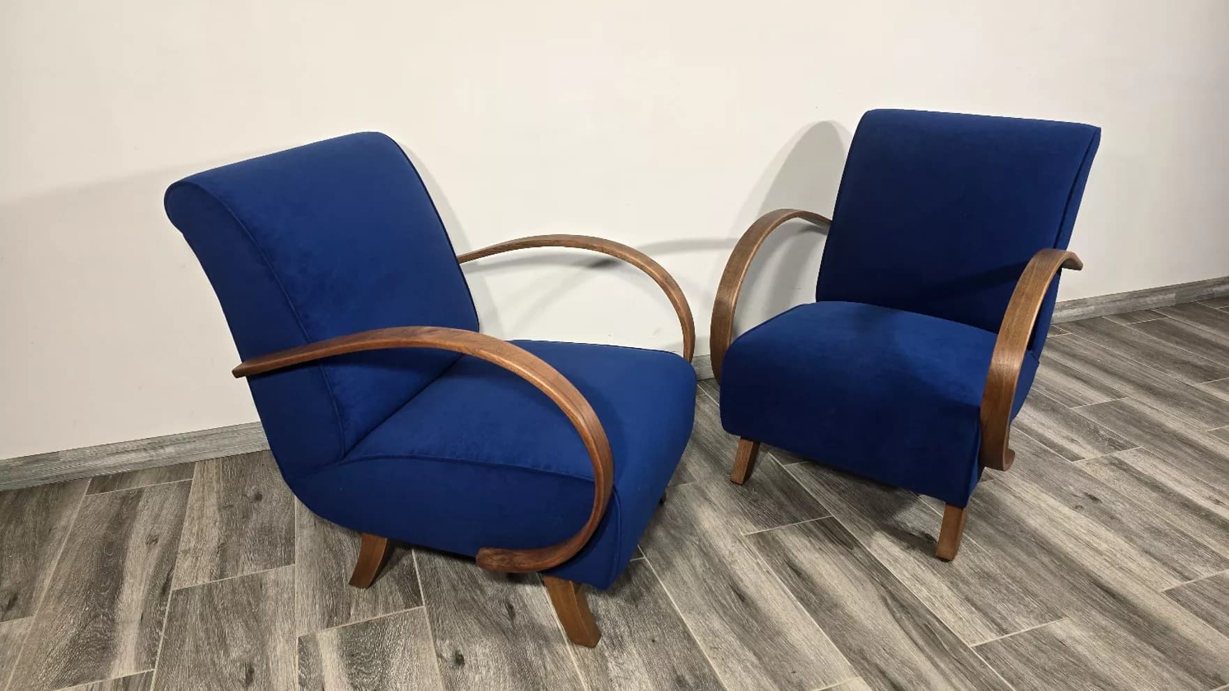 Para foteli H 410, bouclé granat, orzech, proj. J. Halabala, UP Závody, Czechosłowacja, lata 60. - 299260