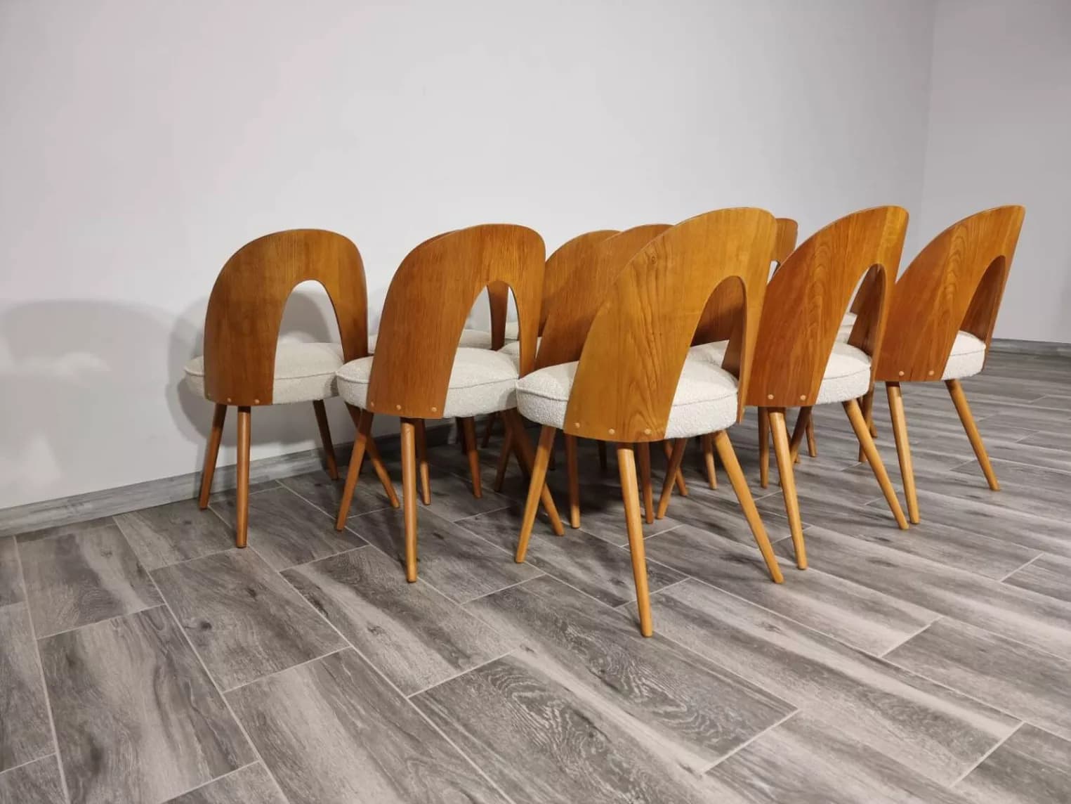 Komplet 12 krzeseł, sklejka brązowa, dąb miodowy, bawełna beżowa, proj. A. Suman, Tatra Nabytok, Czechosłowacja, lata 60. - 299281
