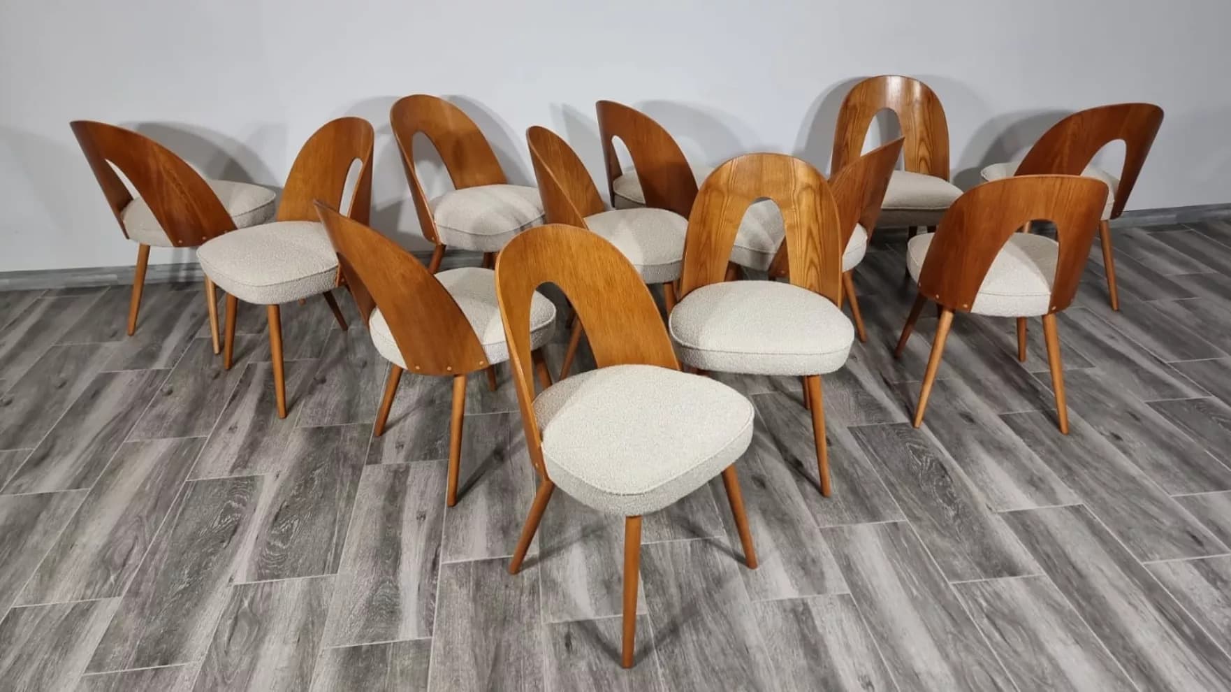 Komplet 12 krzeseł, sklejka brązowa, dąb miodowy, bawełna beżowa, proj. A. Suman, Tatra Nabytok, Czechosłowacja, lata 60. - 299278
