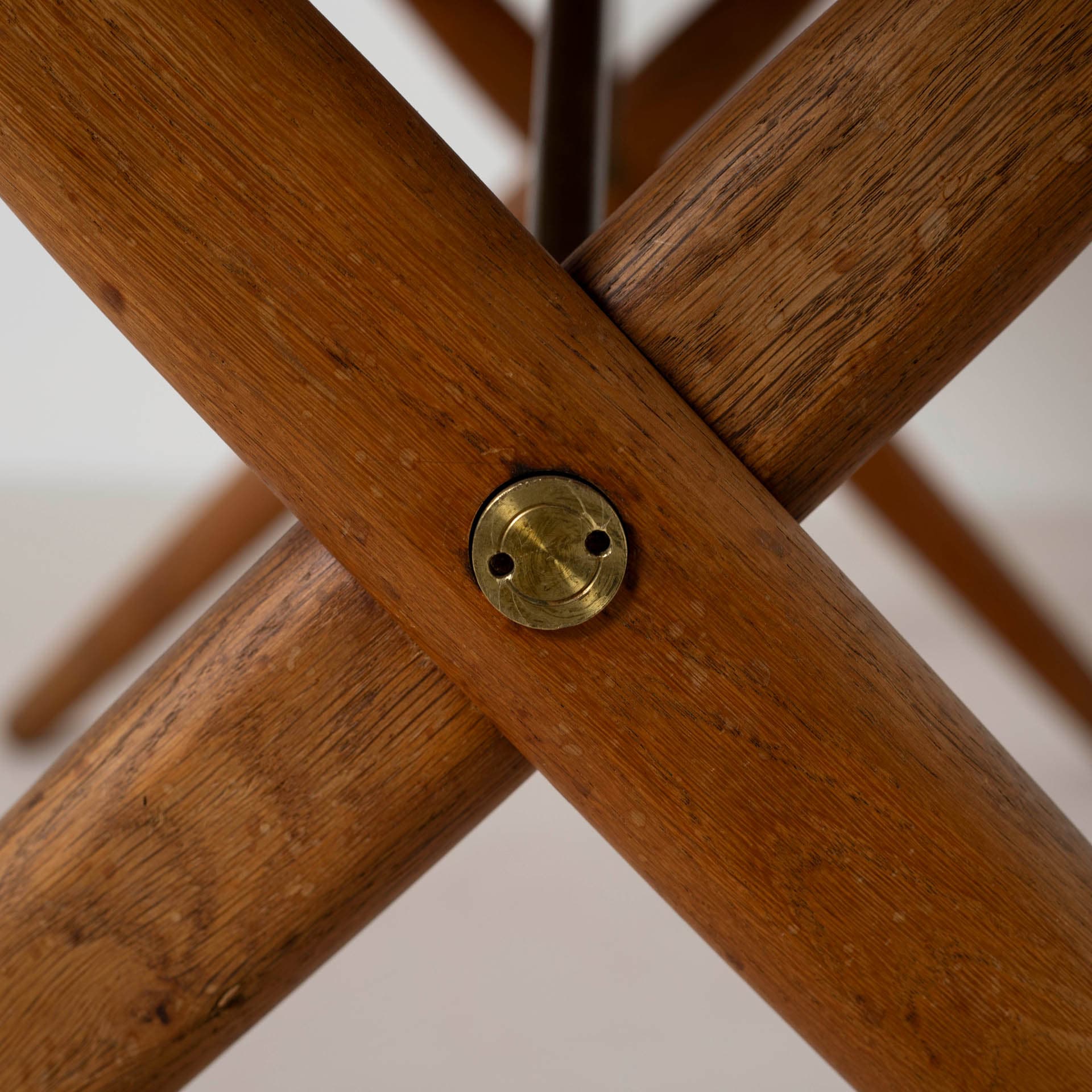 Stół jadalniany AT-303 Sawhorse, teak brązowy, dąb beżowy, proj. H. Wegner, Andreas Tuck, Dania, lata 60. - 299439
