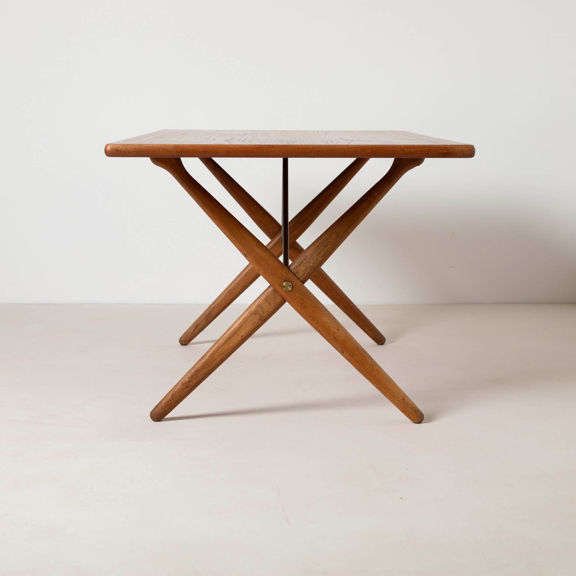 Stół jadalniany AT-303 Sawhorse, teak brązowy, dąb beżowy, proj. H. Wegner, Andreas Tuck, Dania, lata 60. - 299438