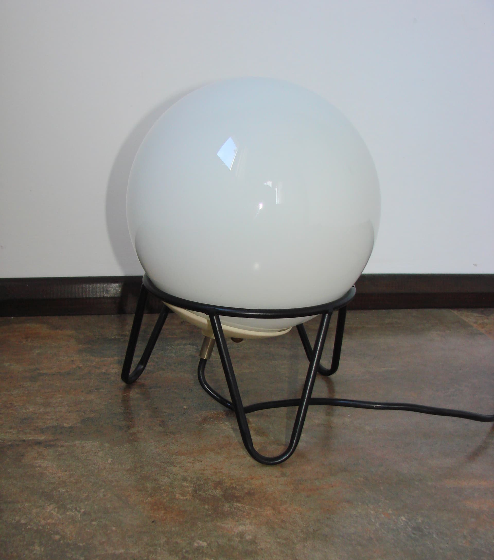Table Lamp Globe, white glass, black metal, 1980s - 299464