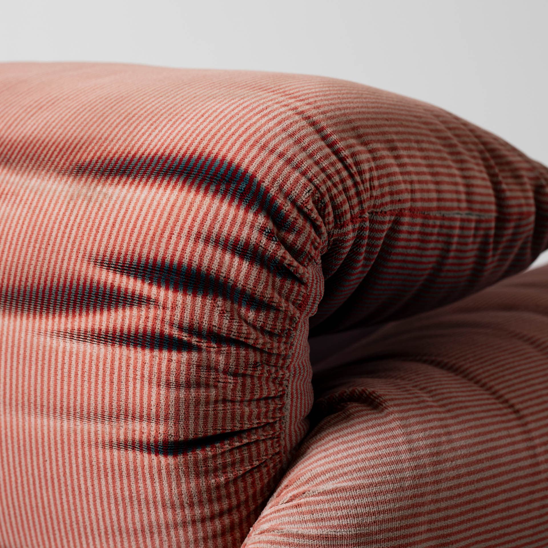 Two-seater sofa Maralunga, purple-burgundy striped fabric, black plastic, by V. Magistretti, Cassina, Italy, 1980s. - 299475