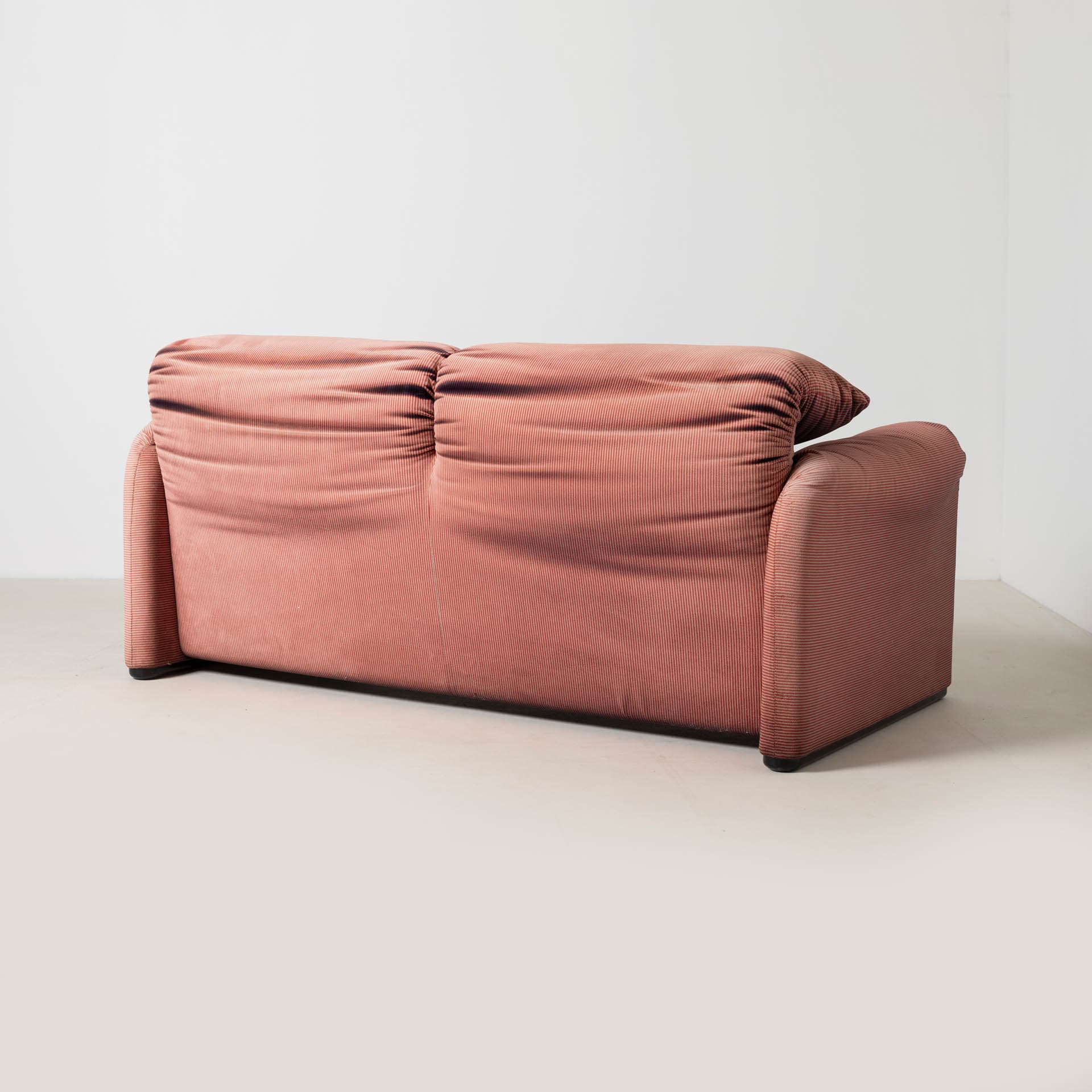 Two-seater sofa Maralunga, purple-burgundy striped fabric, black plastic, by V. Magistretti, Cassina, Italy, 1980s. - 299473