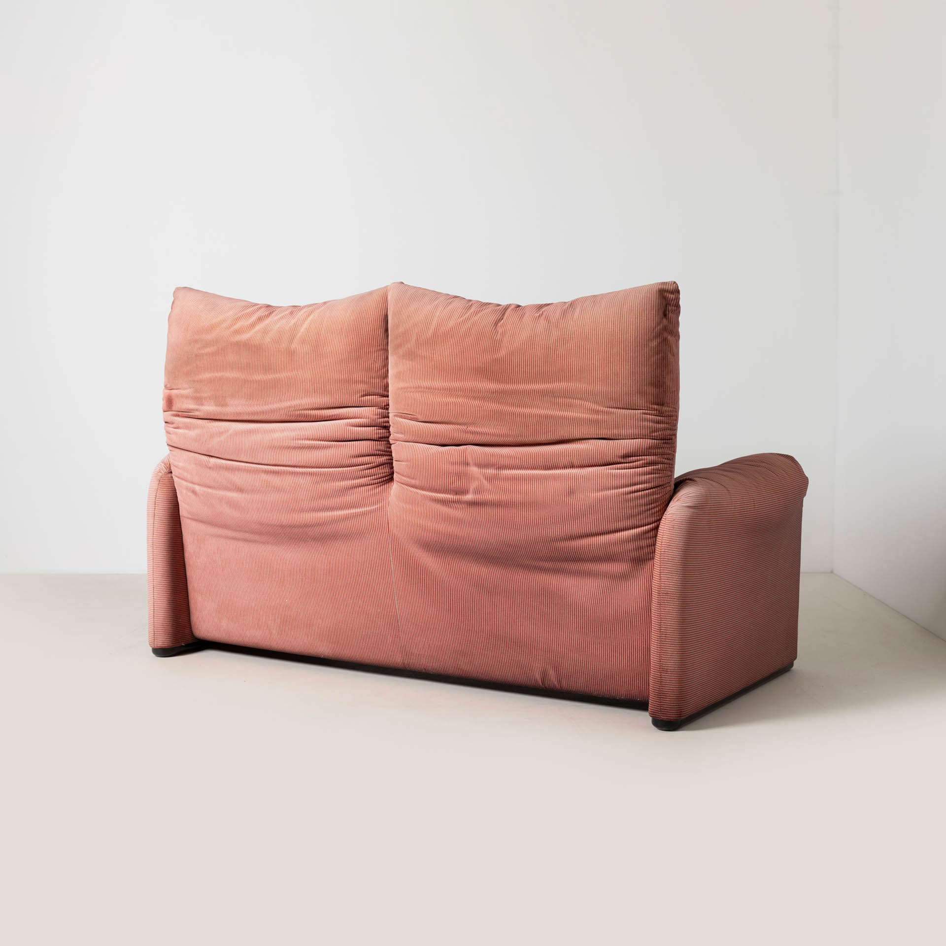 Two-seater sofa Maralunga, purple-burgundy striped fabric, black plastic, by V. Magistretti, Cassina, Italy, 1980s. - 299472