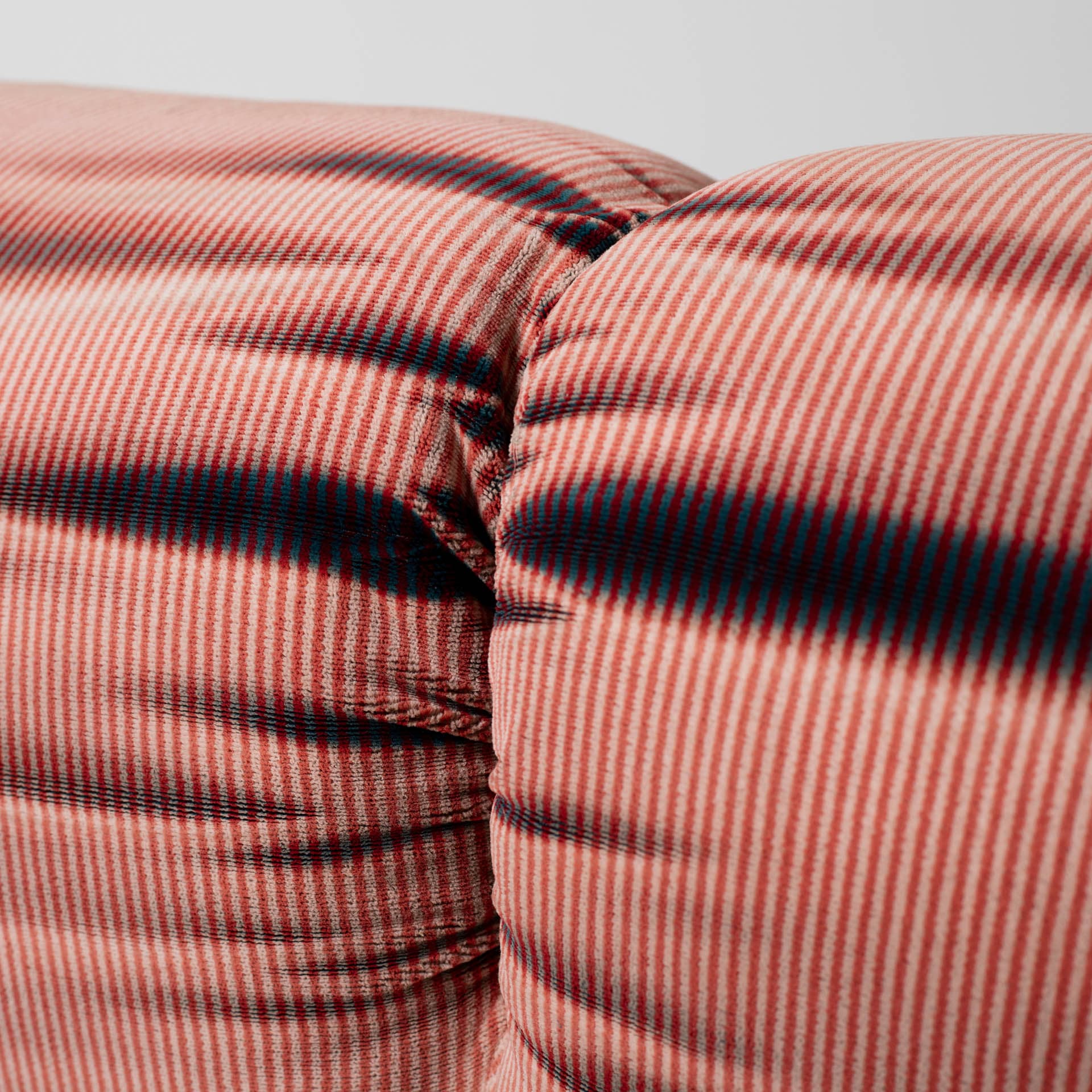 Two-seater sofa Maralunga, purple-burgundy striped fabric, black plastic, by V. Magistretti, Cassina, Italy, 1980s. - 299474