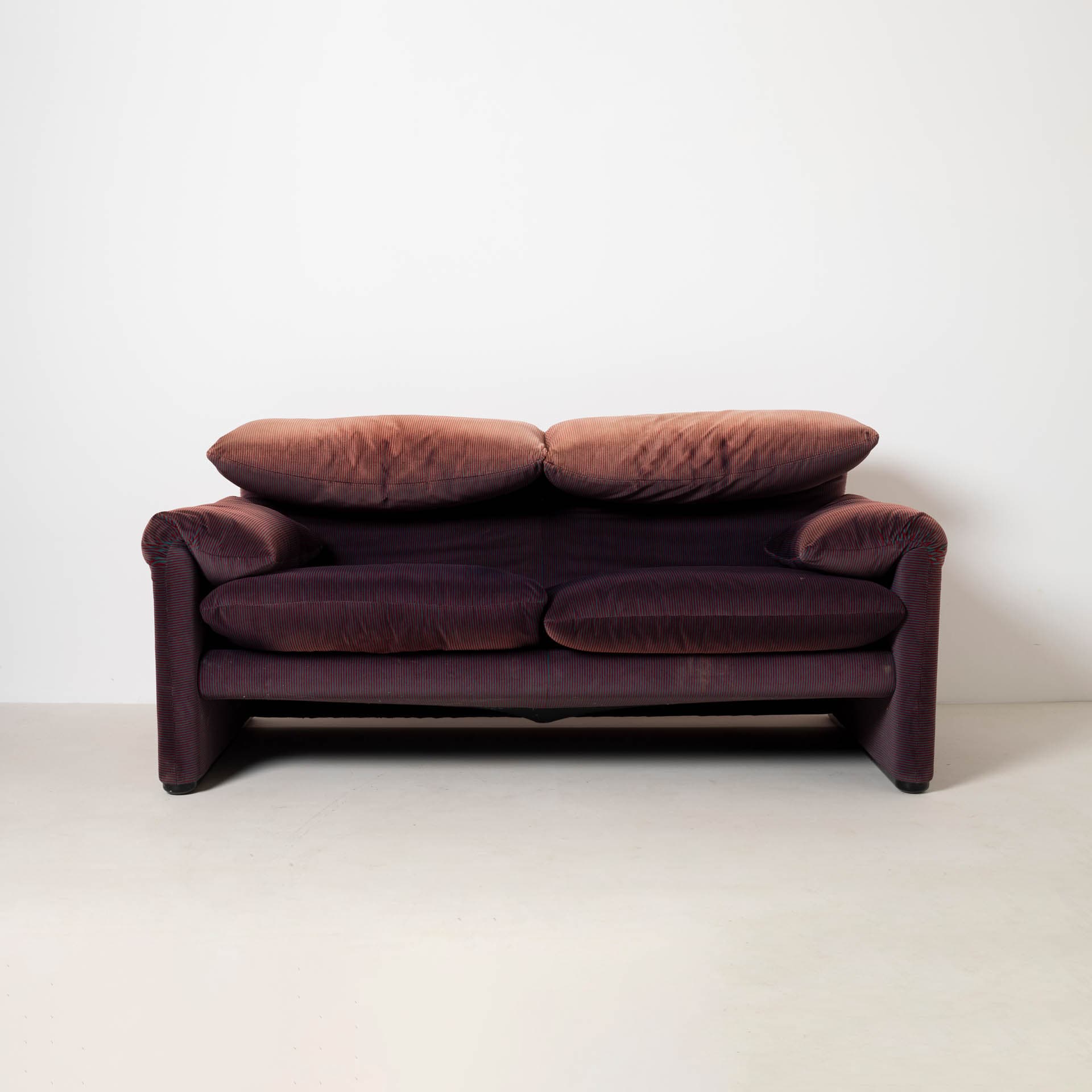 Two-seater sofa Maralunga, purple-burgundy striped fabric, black plastic, by V. Magistretti, Cassina, Italy, 1980s. - 299478