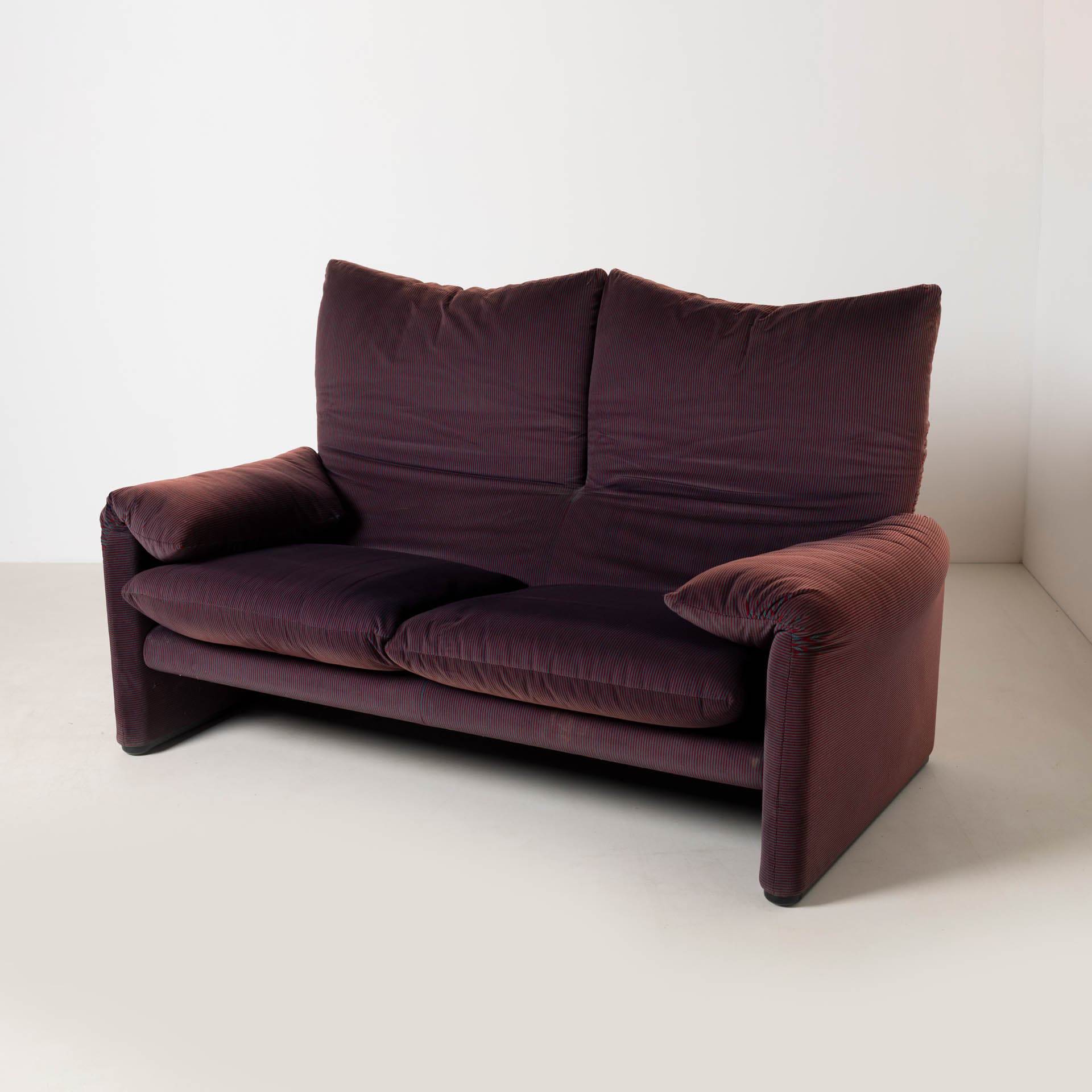 Two-seater sofa Maralunga, purple-burgundy striped fabric, black plastic, by V. Magistretti, Cassina, Italy, 1980s. - 299477