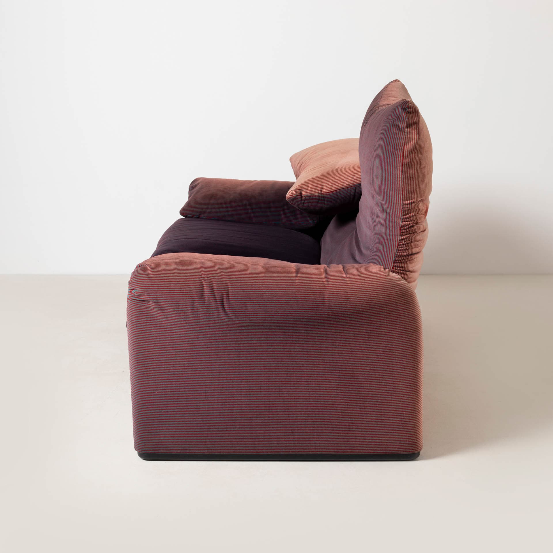 Two-seater sofa Maralunga, purple-burgundy striped fabric, black plastic, by V. Magistretti, Cassina, Italy, 1980s. - 299471