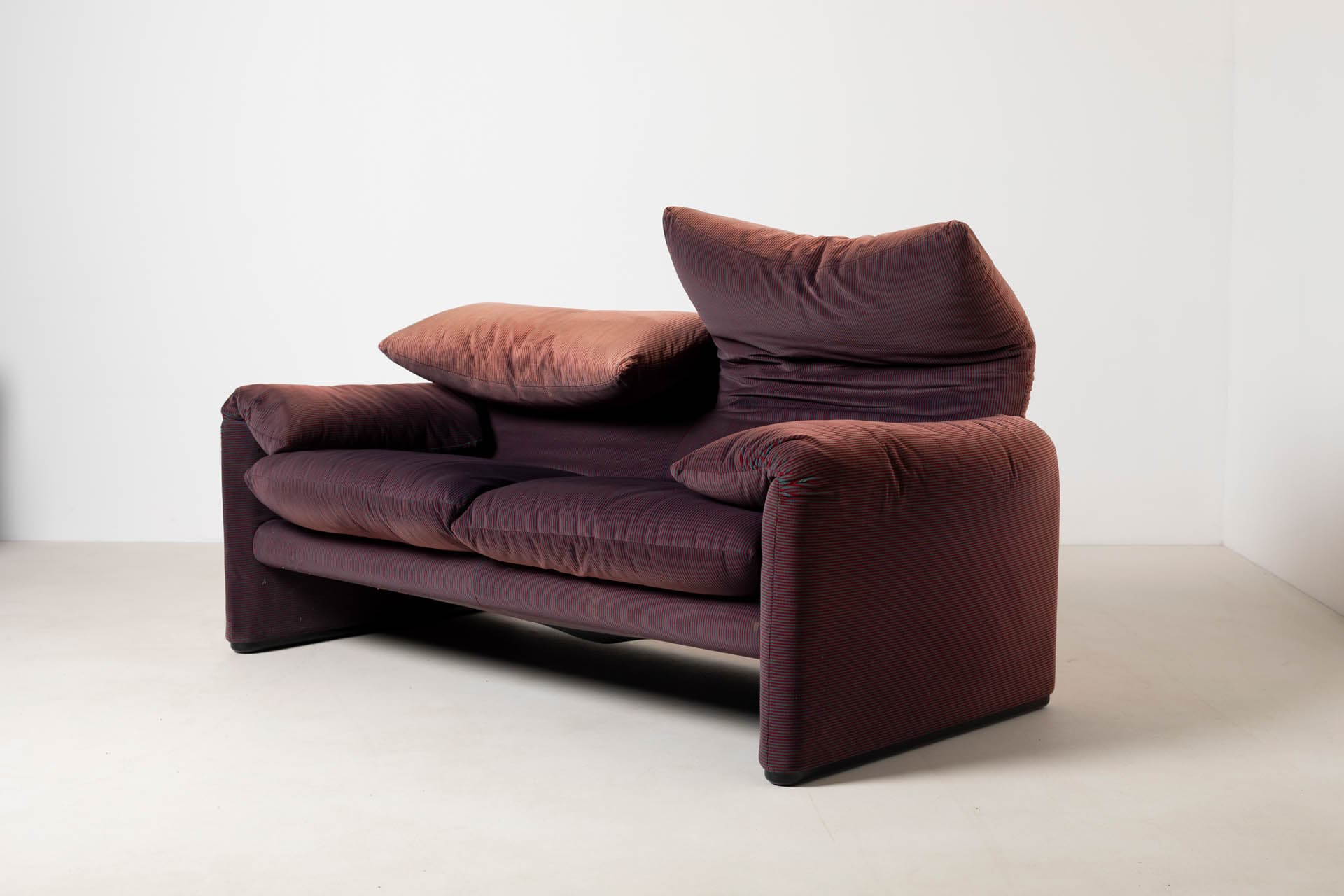 Two-seater sofa Maralunga, purple-burgundy striped fabric, black plastic, by V. Magistretti, Cassina, Italy, 1980s. - 299467
