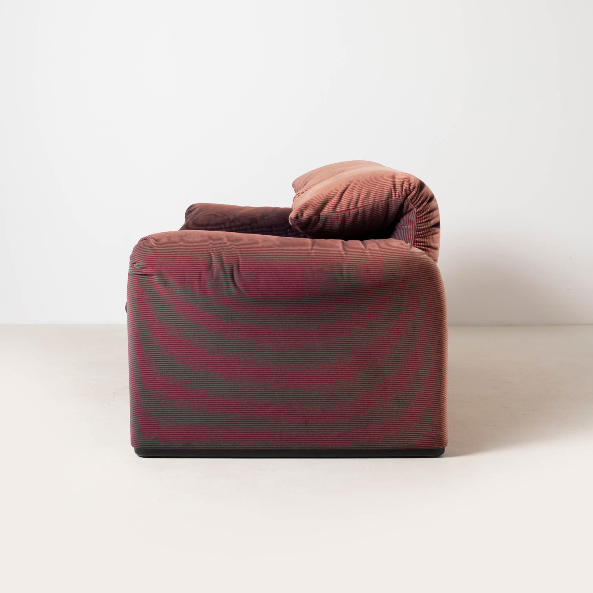 Two-seater sofa Maralunga, purple-burgundy striped fabric, black plastic, by V. Magistretti, Cassina, Italy, 1980s. - 299470