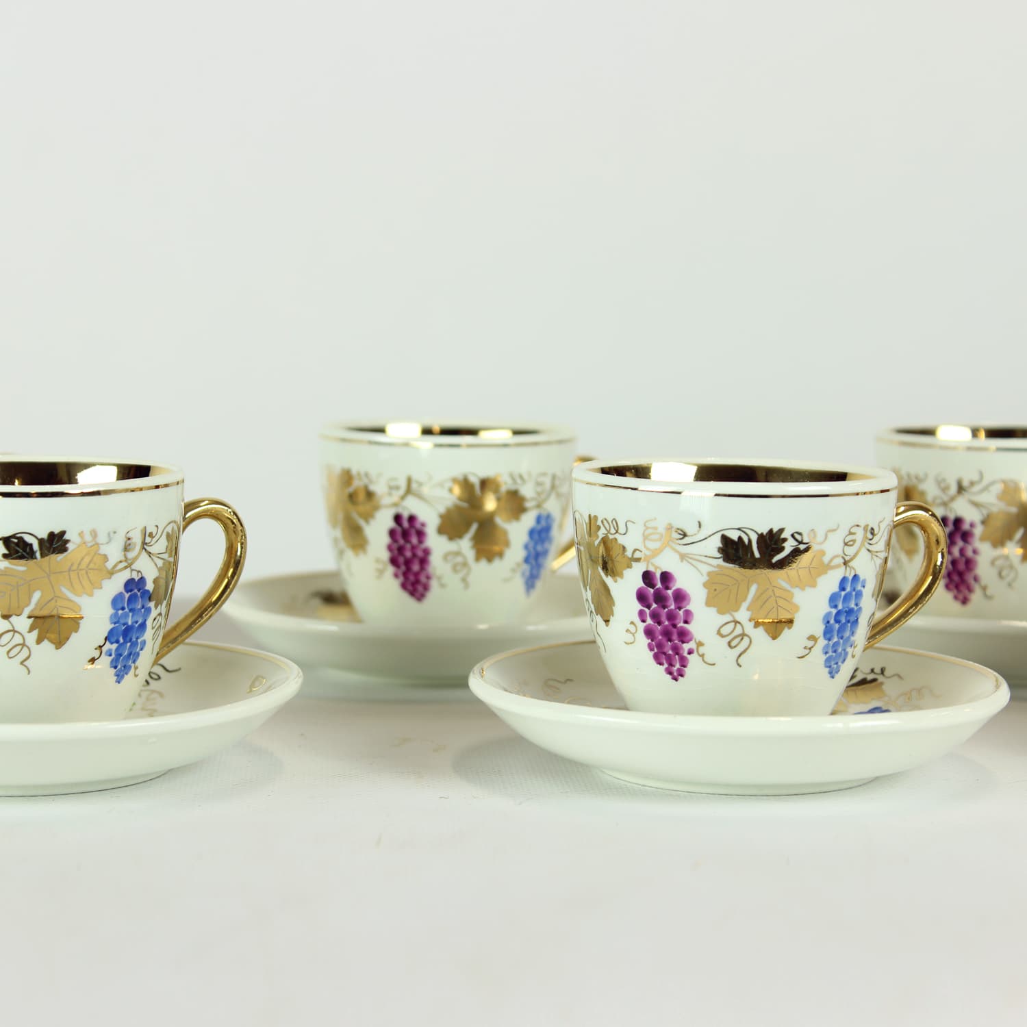 Zestaw sześciu filiżanek ze spodkami, Art Deco, kremowa biel, porcelana, Czechosłowacja, lata 40. - 299548