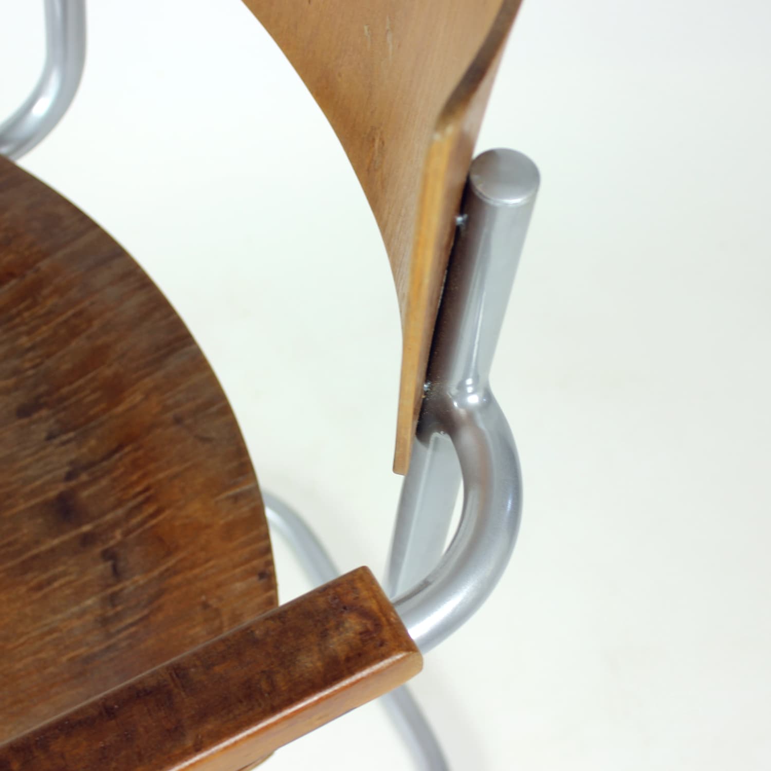 Krzesło wspornikowe, brązowy orzech, sklejka, stal chromowana, proj. M. Stam, Kovona, Czechosłowacja, lata 50. - 299574