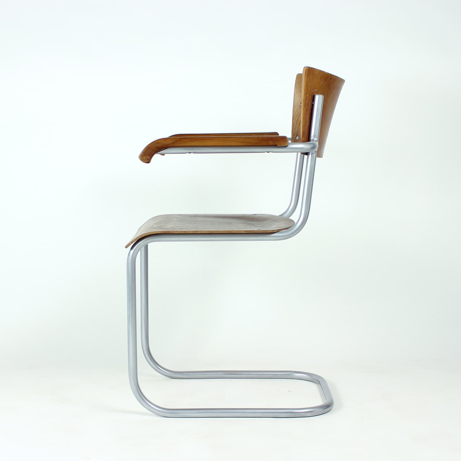Krzesło wspornikowe, brązowy orzech, sklejka, stal chromowana, proj. M. Stam, Kovona, Czechosłowacja, lata 50. - 299570
