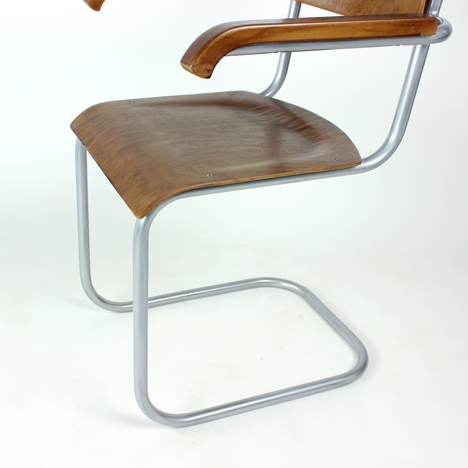Krzesło wspornikowe, brązowy orzech, sklejka, stal chromowana, proj. M. Stam, Kovona, Czechosłowacja, lata 50. - 299577