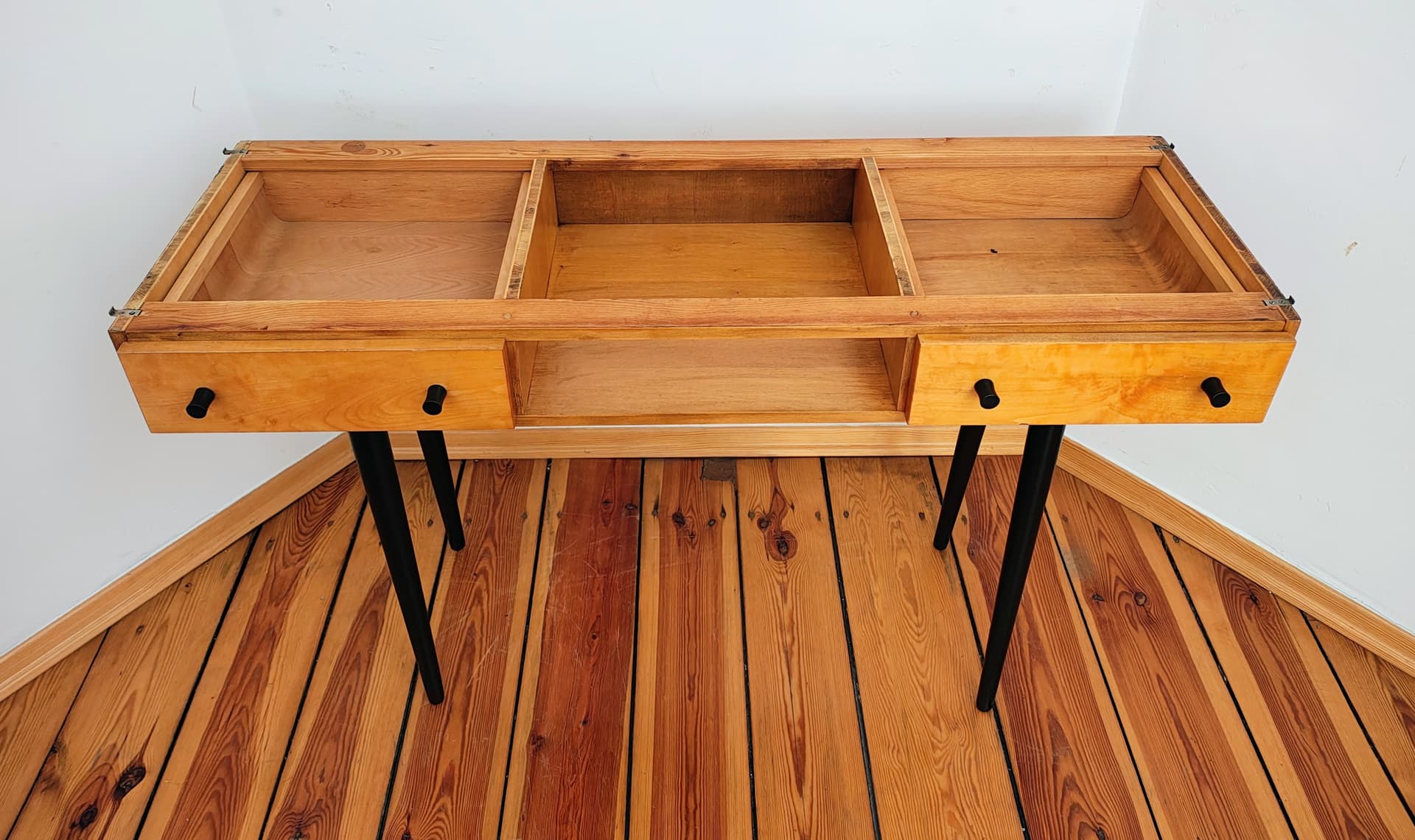 Konsolka biurko, jasnobrązowy dąb, blat czarny, proj. M. Pozar, UP Závody, Czechosłowacja, lata 60. - 299598