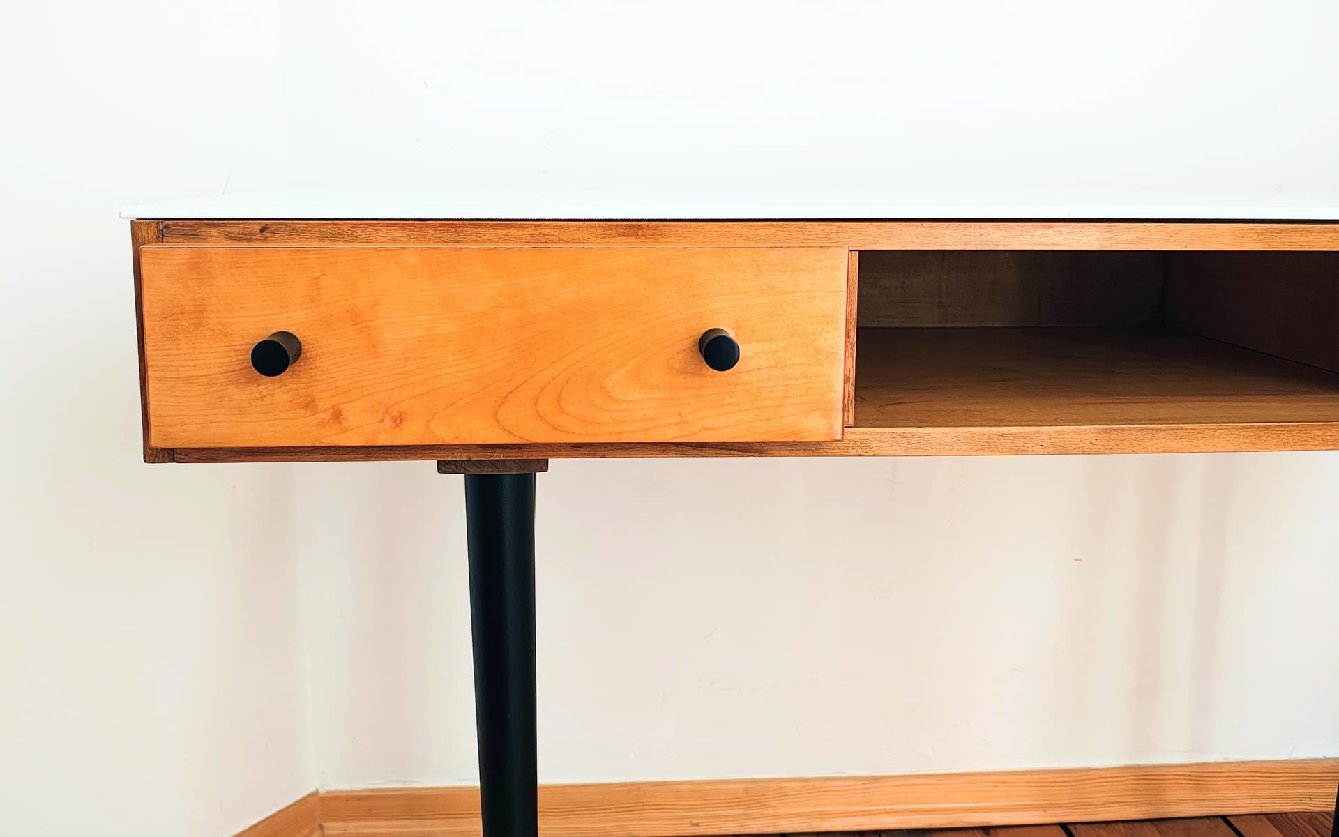 Konsolka biurko, jasnobrązowy dąb, blat czarny, proj. M. Pozar, UP Závody, Czechosłowacja, lata 60. - 299605