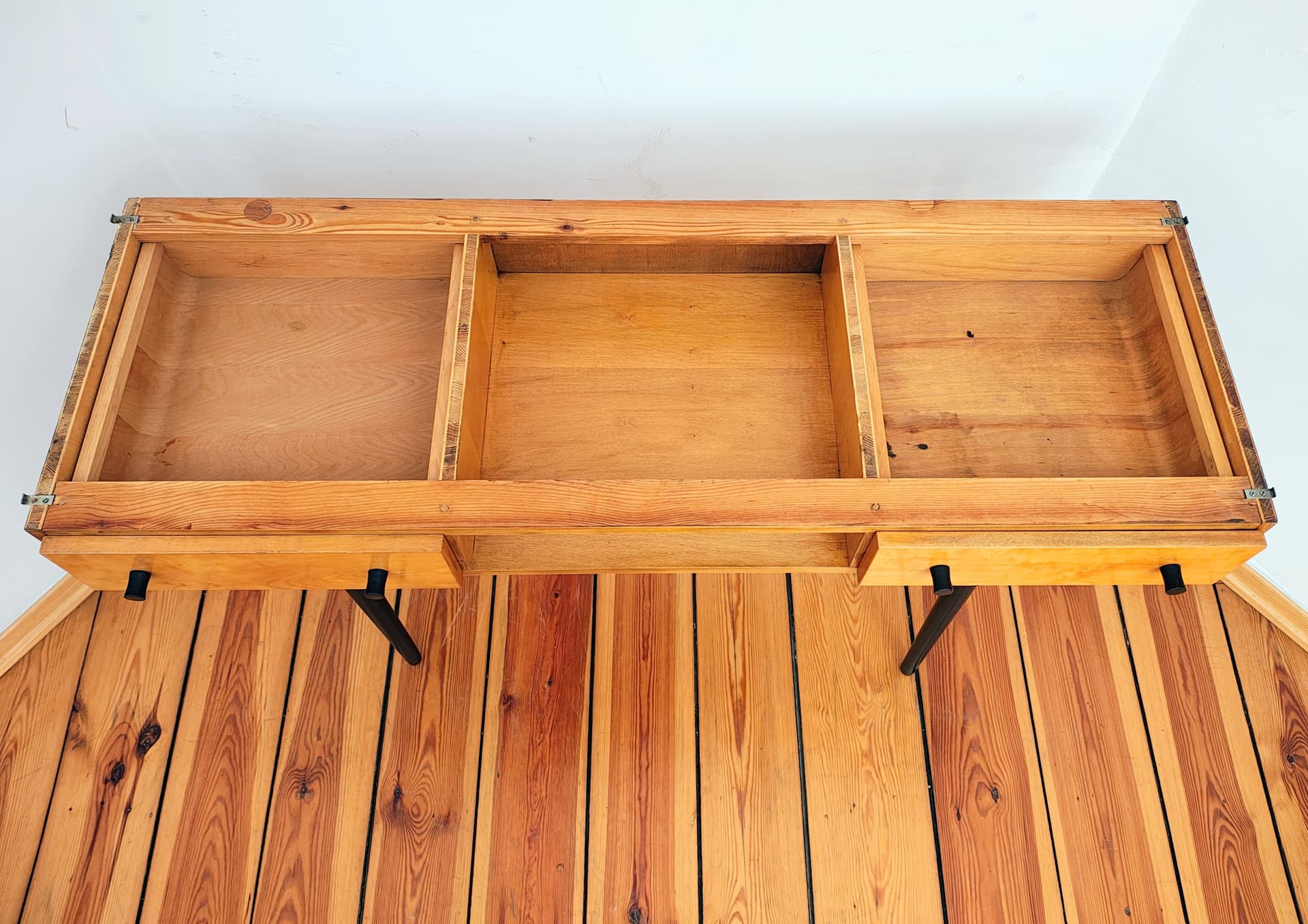 Konsolka biurko, jasnobrązowy dąb, blat czarny, proj. M. Pozar, UP Závody, Czechosłowacja, lata 60. - 299599