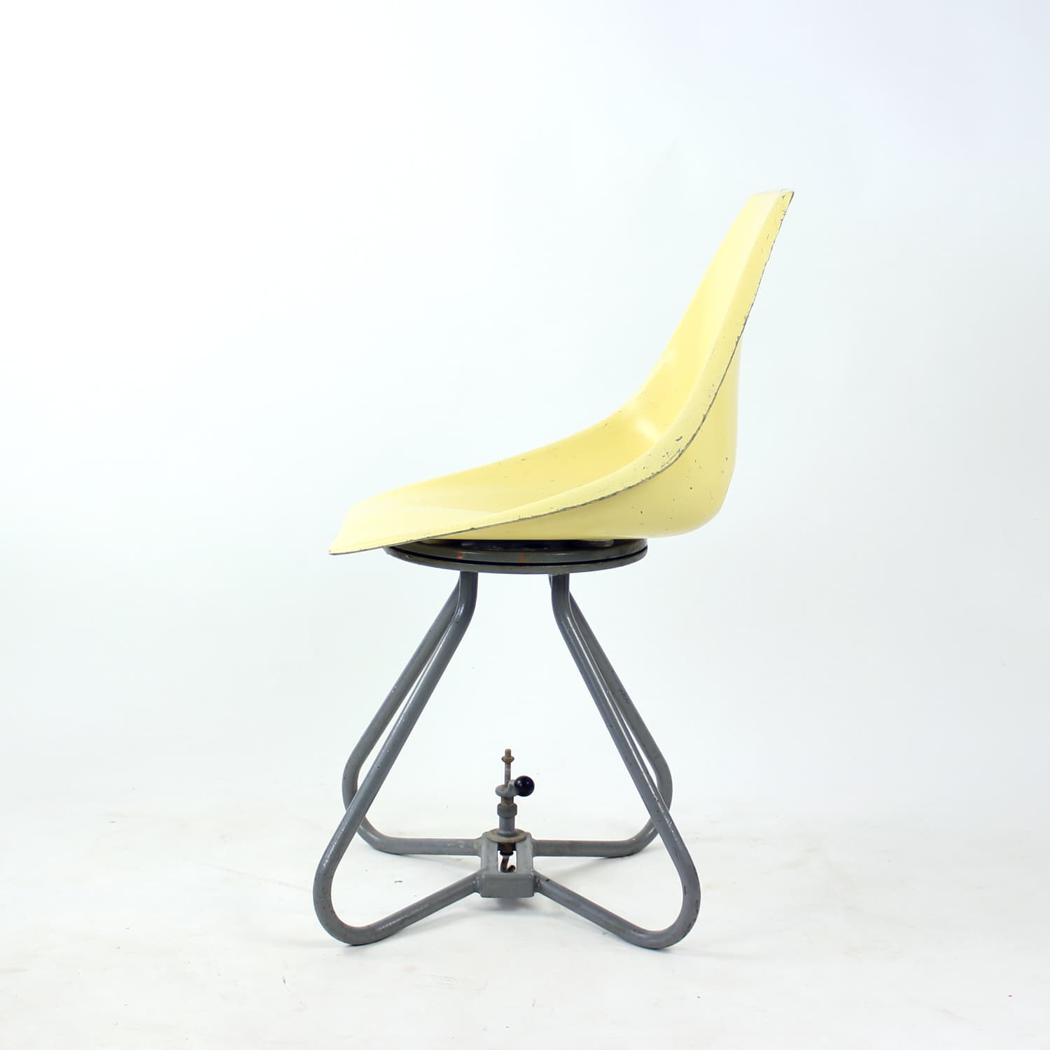 Krzesło tramwajowe, żółty fiberglass, stal szara, proj. M. Navratil, Czechosłowacja, lata 60. - 299797
