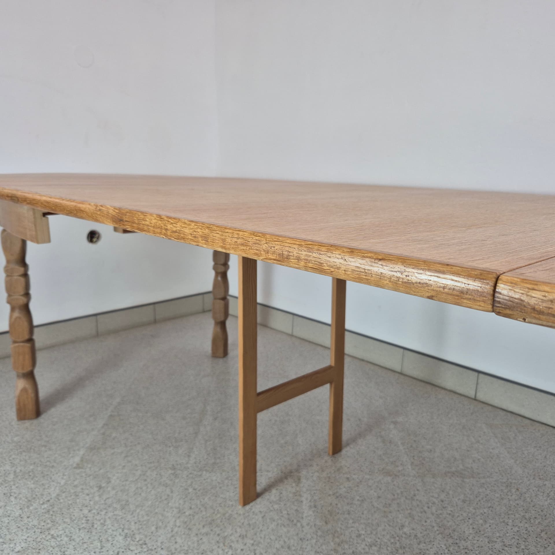 Stół rozkładany, dąb brązowy, proj. H. Kjaernulf, Dania, lata 60. - 299879
