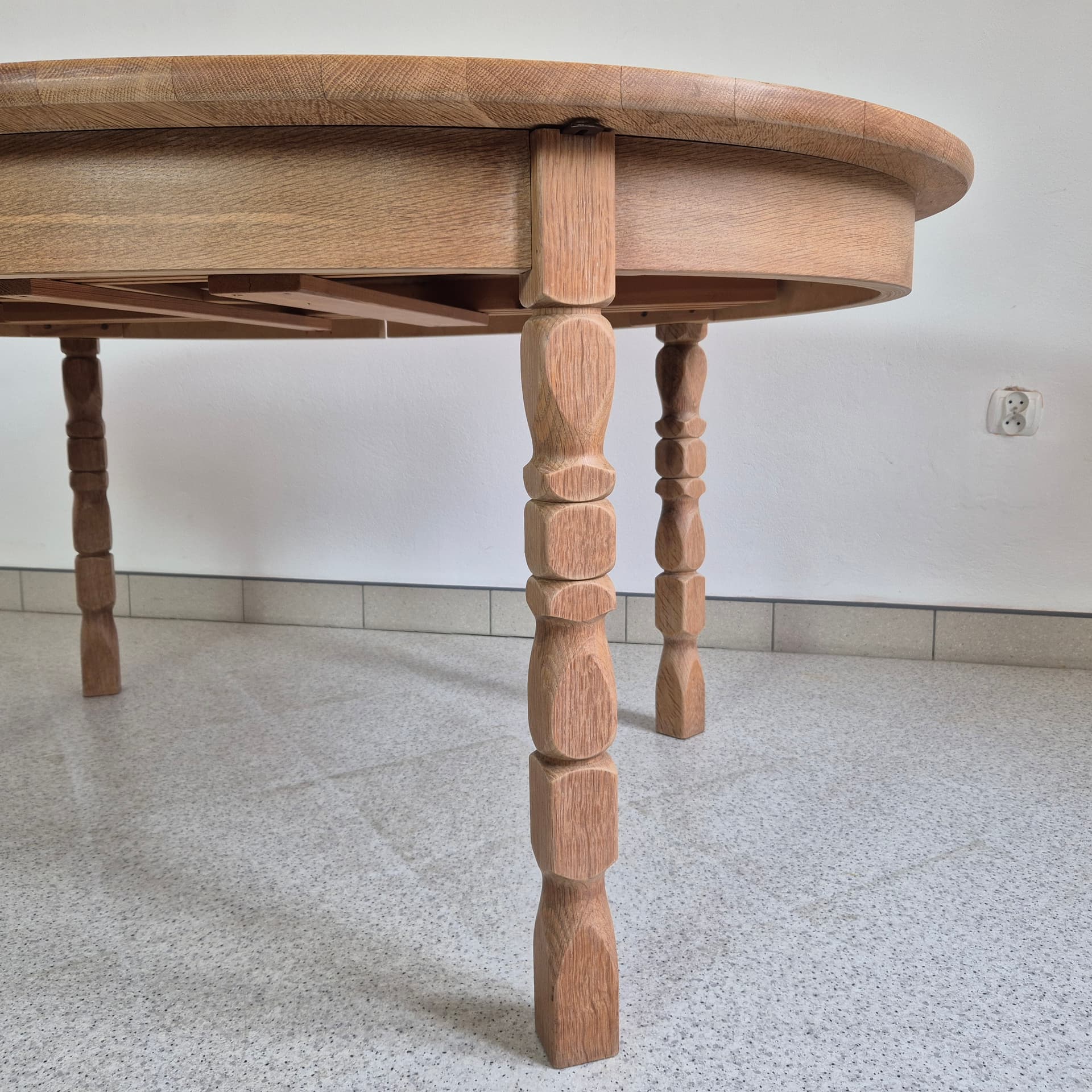 Stół rozkładany, dąb brązowy, proj. H. Kjaernulf, Dania, lata 60. - 299888