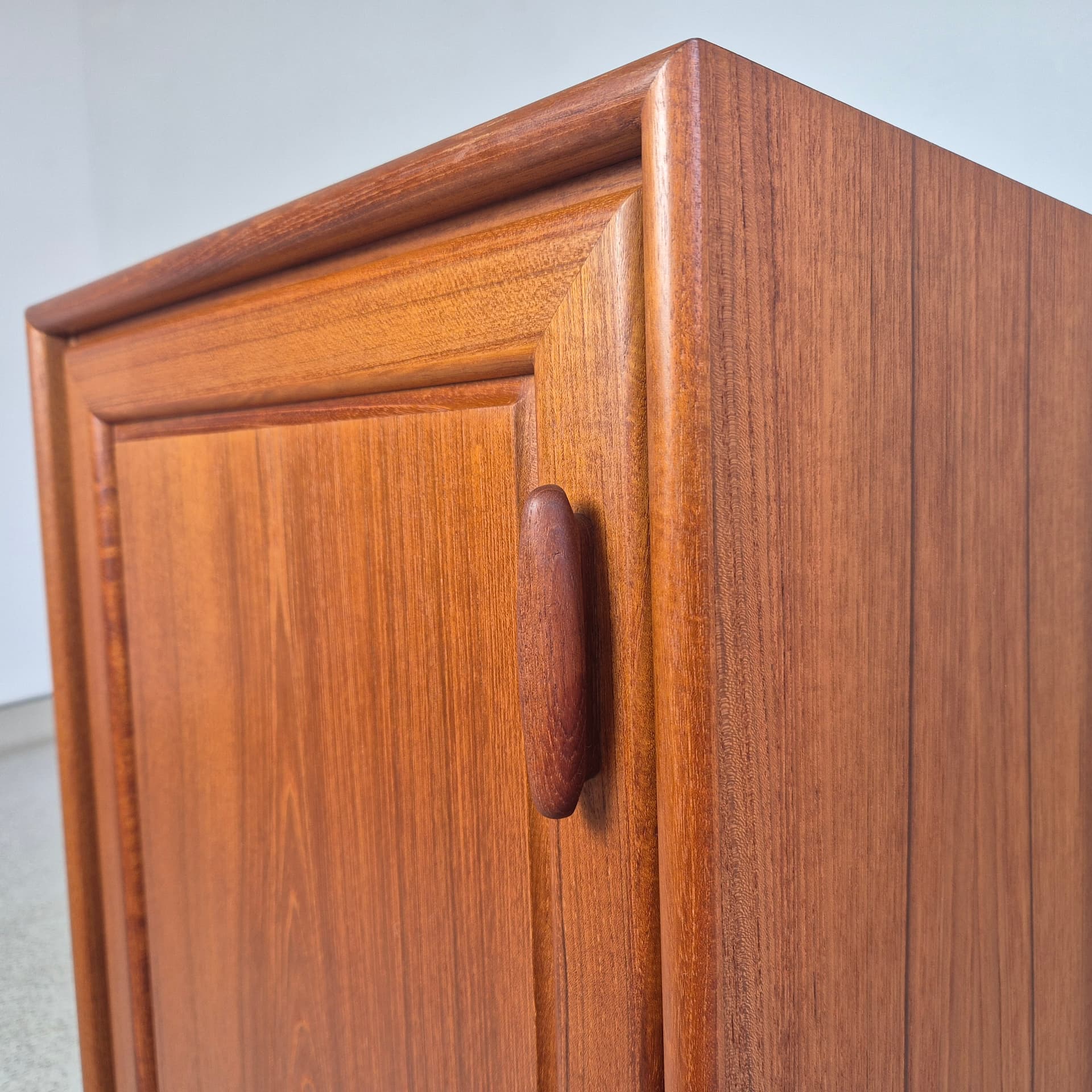 Cabinet, brown teak, by H. Riestenpatt, Germany, 1960s. - 300130