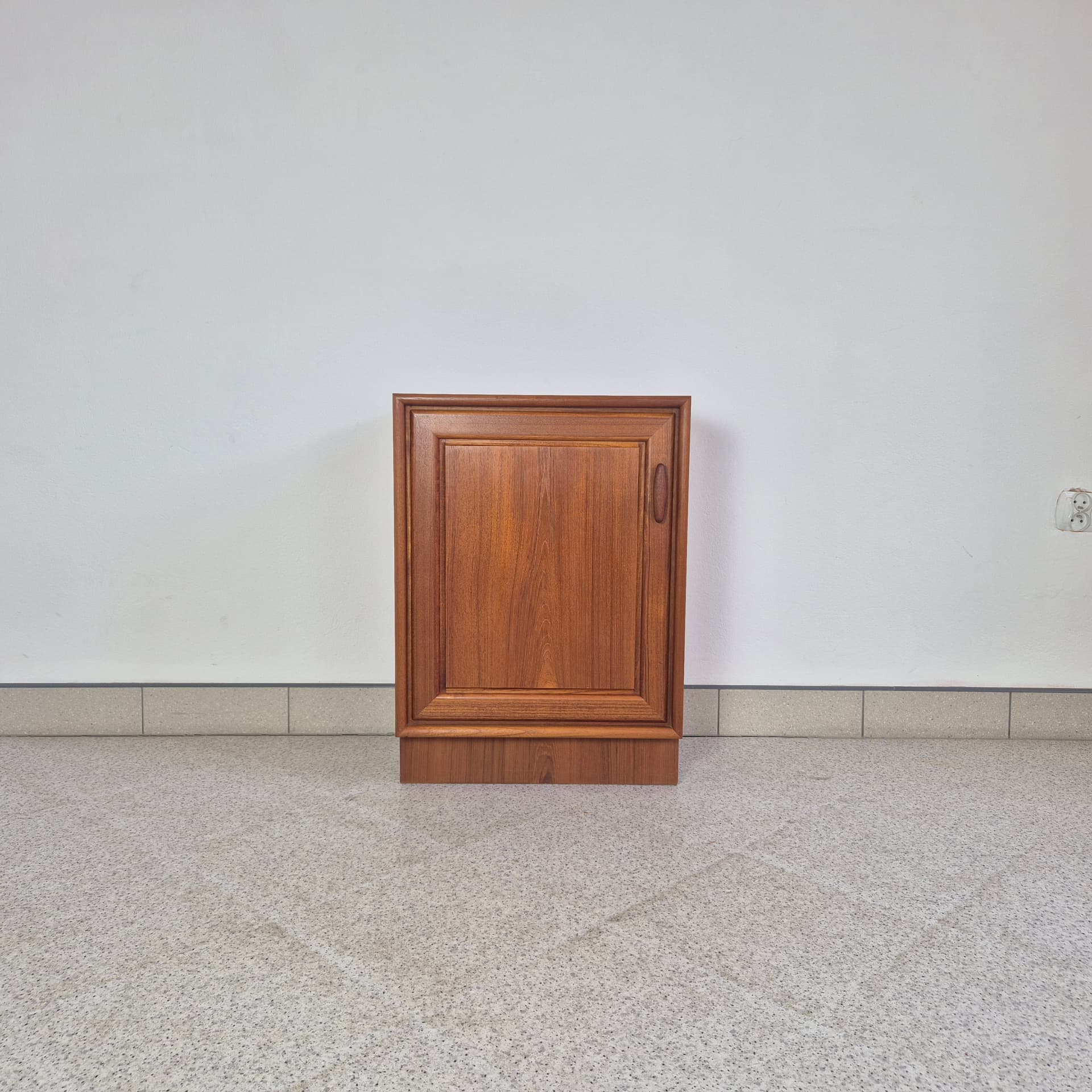 Cabinet, brown teak, by H. Riestenpatt, Germany, 1960s. - 300133