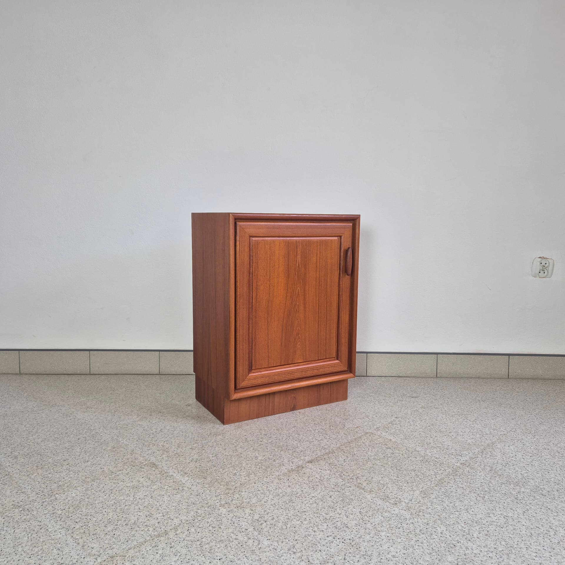 Cabinet, brown teak, by H. Riestenpatt, Germany, 1960s. - 300123
