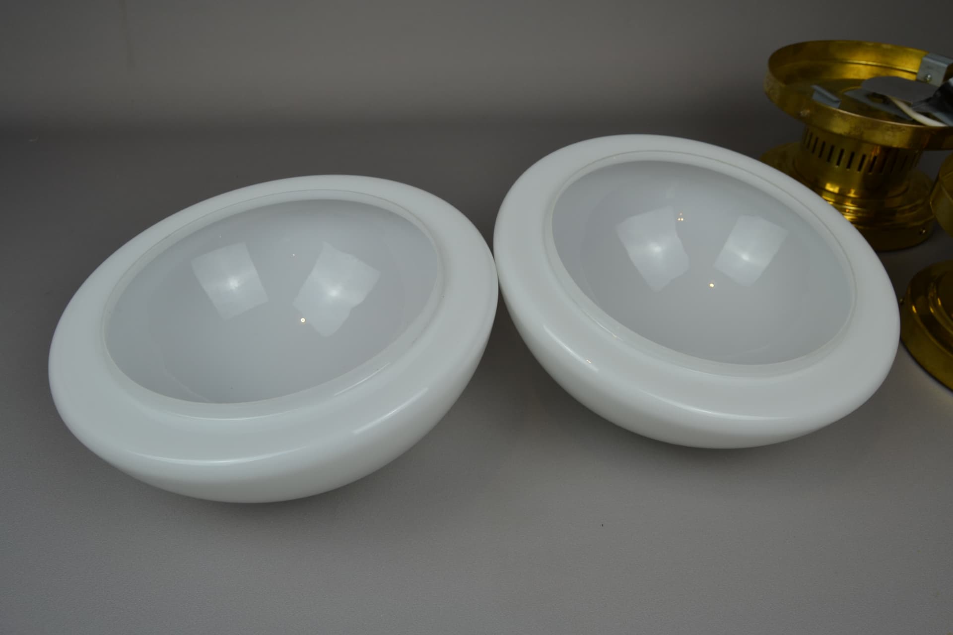 Para lamp Bau, złoty, mosiądz, szkło opalowe, proj. K. Michalik, Szwecja, lata 60. - 126