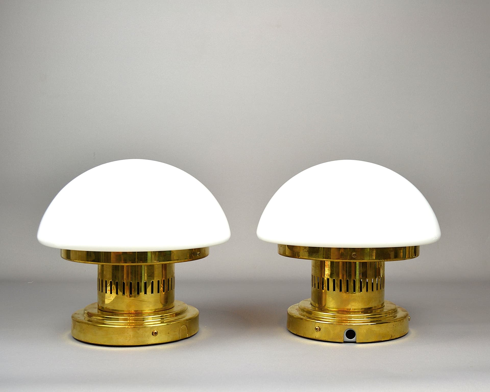 Para lamp Bau, złoty, mosiądz, szkło opalowe, proj. K. Michalik, Szwecja, lata 60. - 117