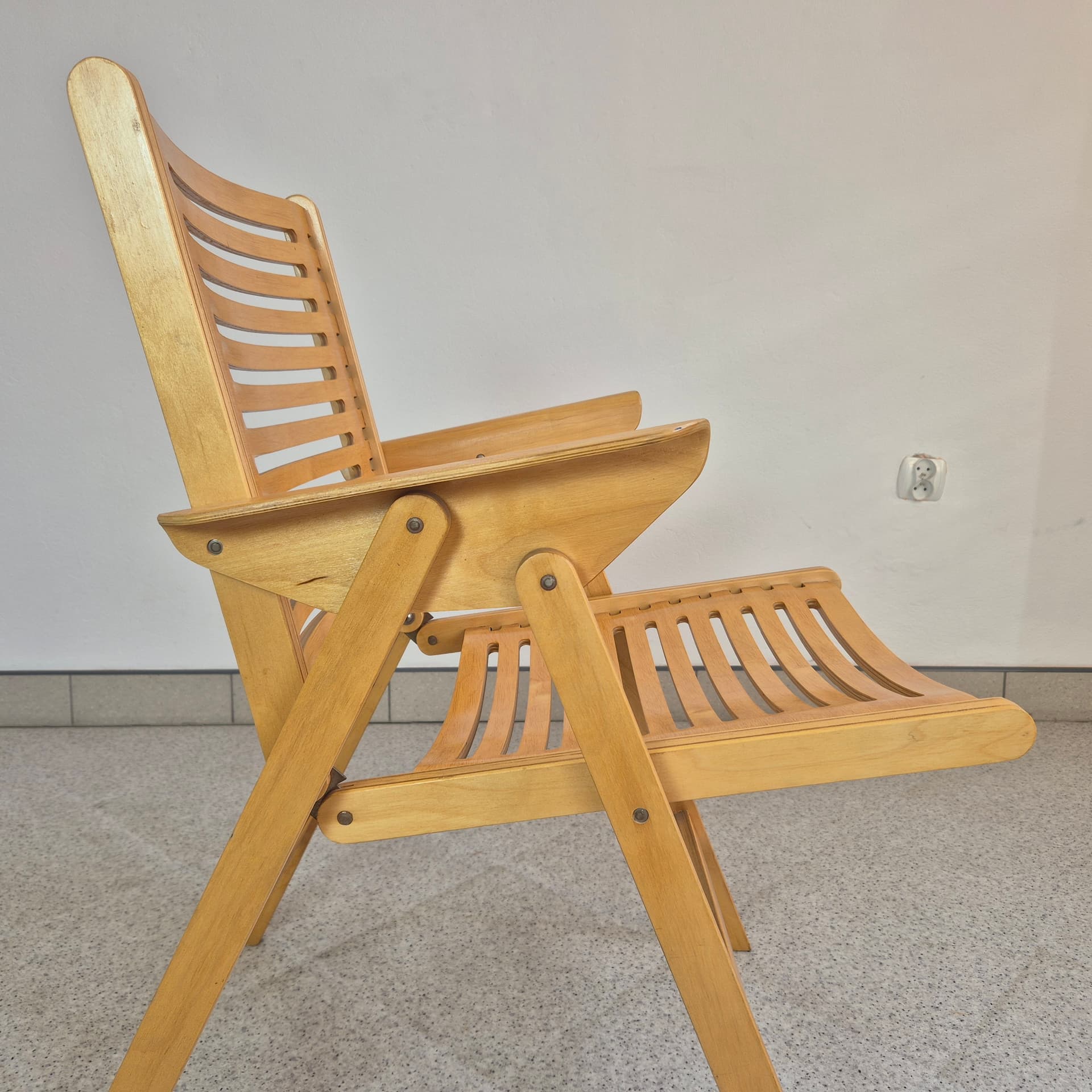 Folding chair Rex, brown beech plywood, by N. Kralj, Slovenia, 1950s. - 300138