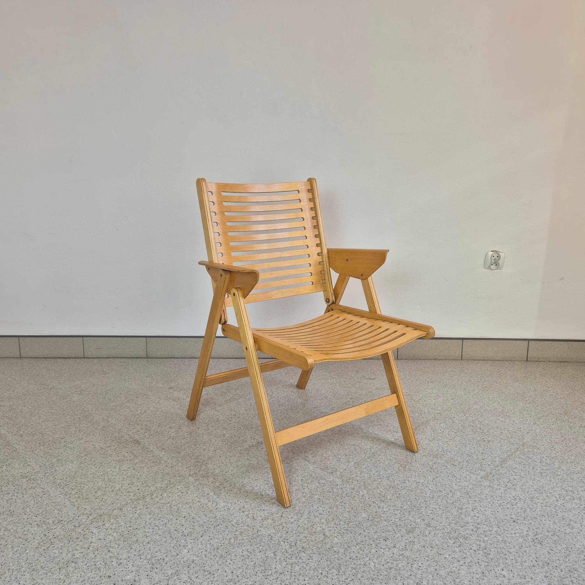 Folding chair Rex, brown beech plywood, by N. Kralj, Slovenia, 1950s. - 300144
