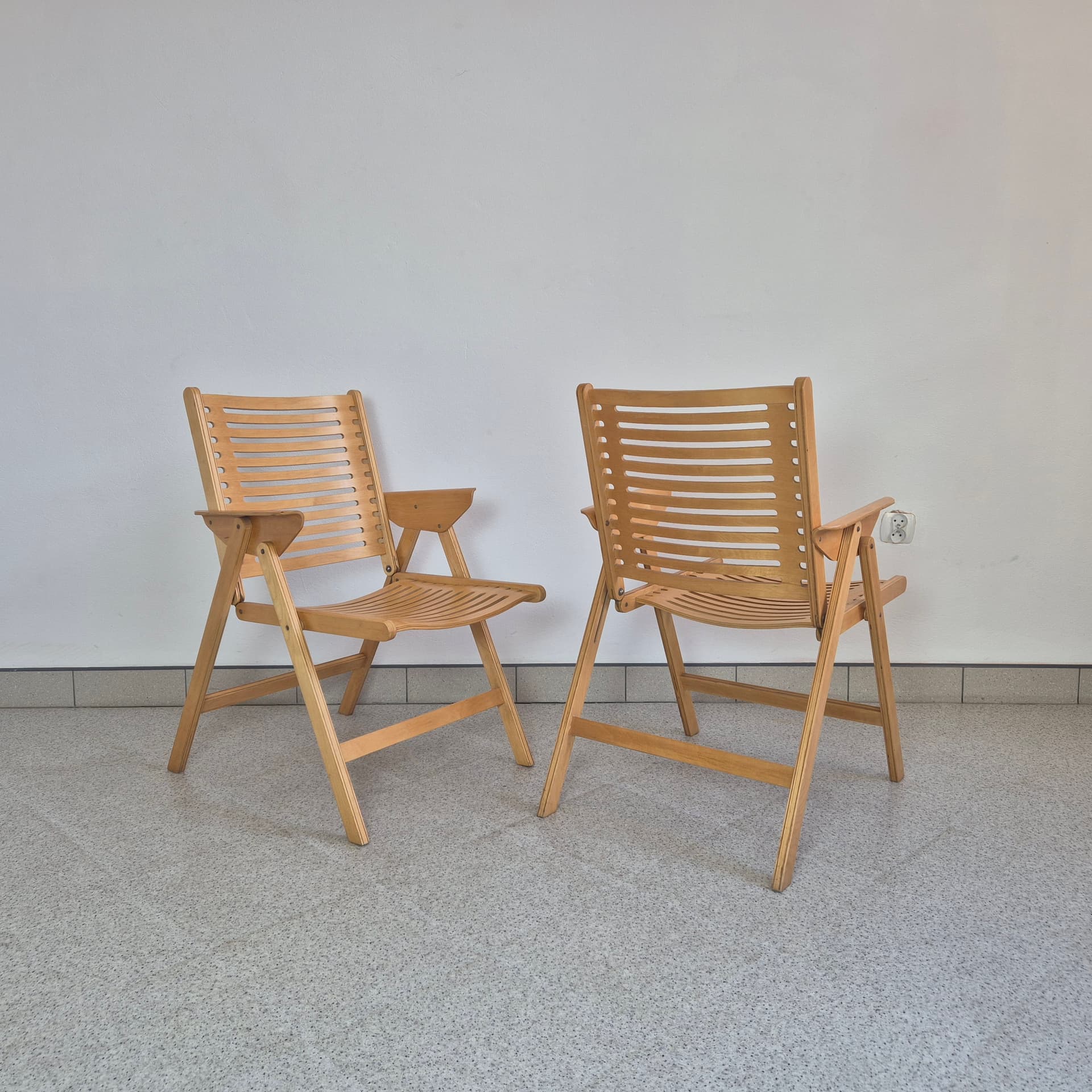 Folding chair Rex, brown beech plywood, by N. Kralj, Slovenia, 1950s. - 300140