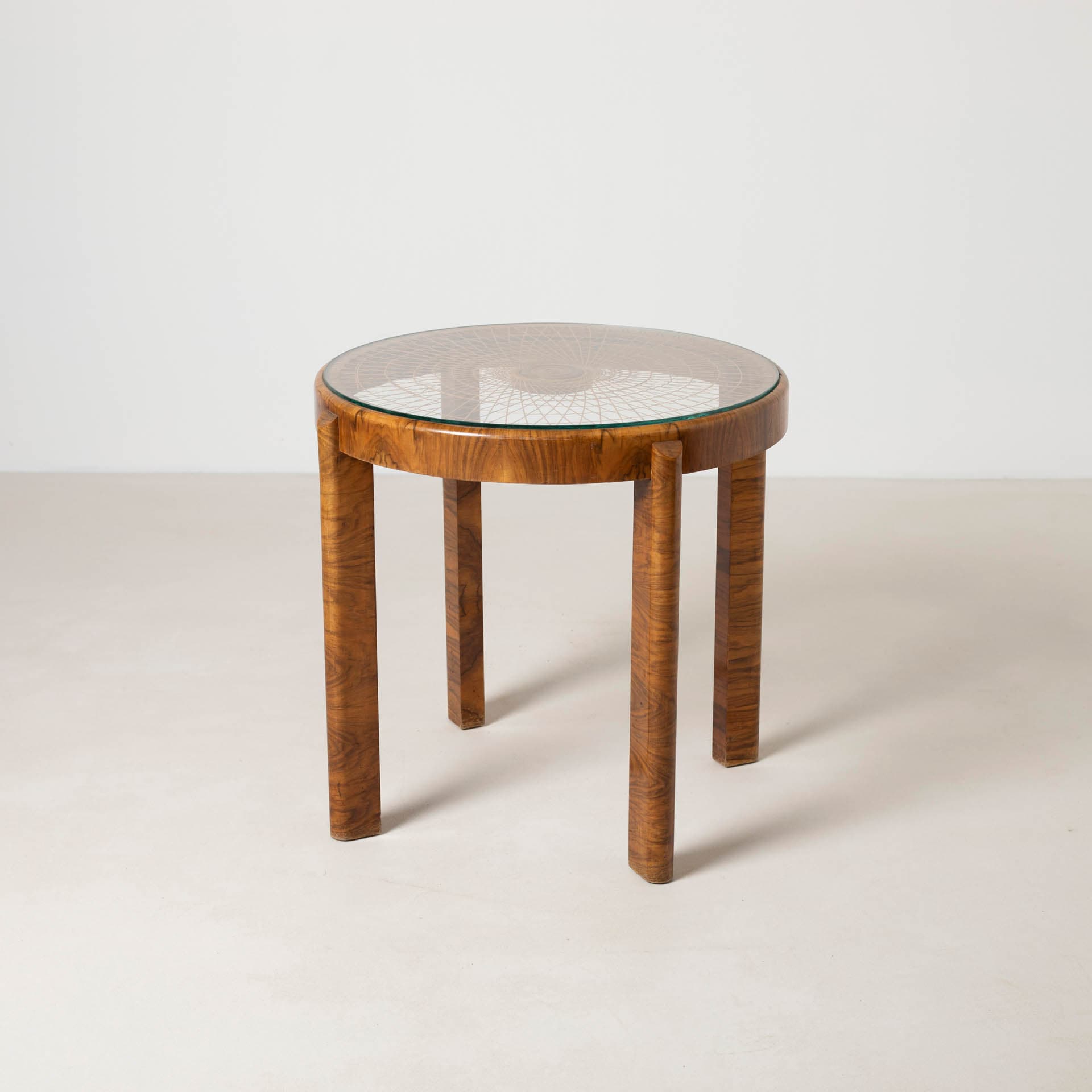 Stolik pomocniczy Art Déco, orzech brązowy, rattan beżowy, szkło transparentne, Polska, lata 40. - 300229