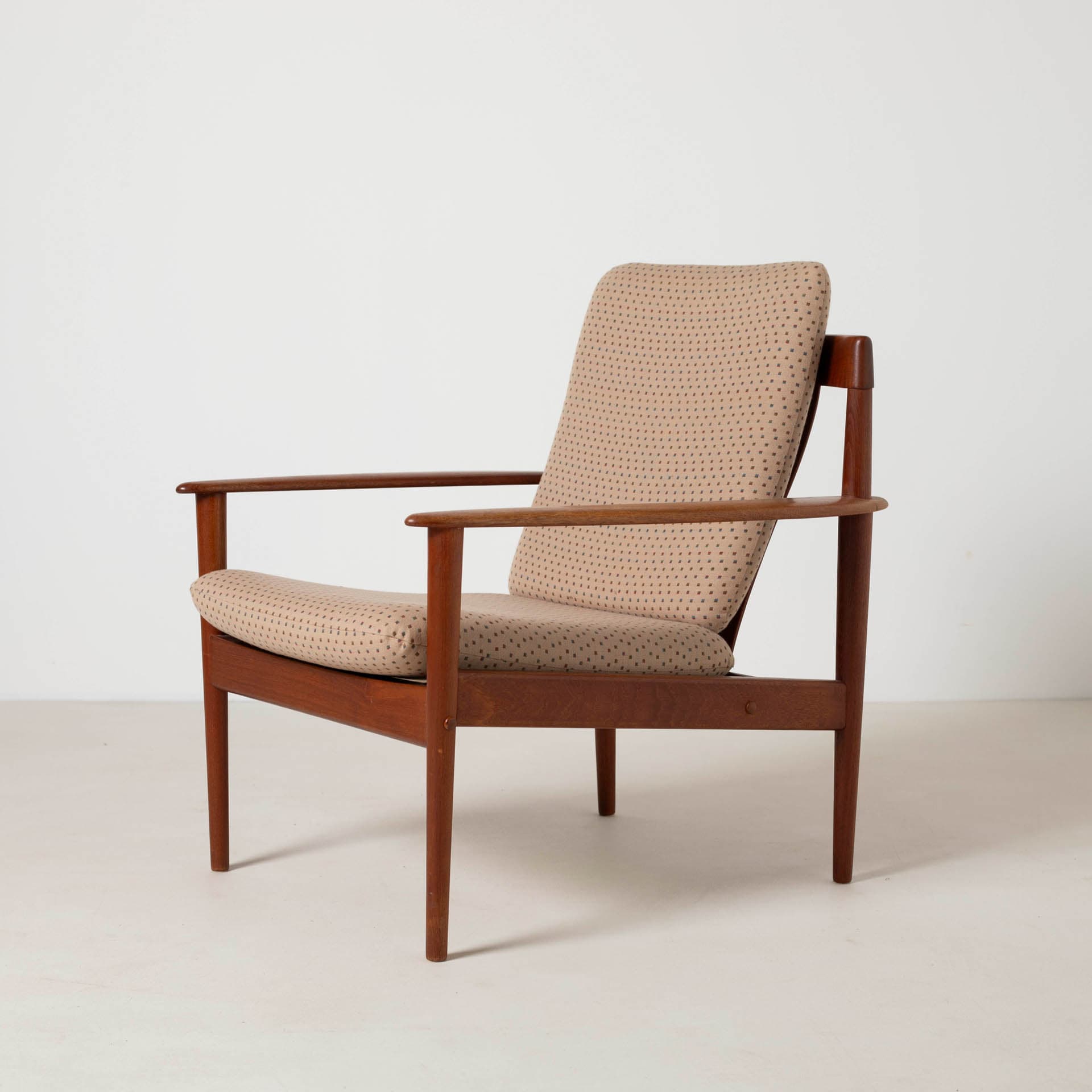 Armchair, brown teak, beige wool, by G. Jalk, Poul Jeppesens Møbelfabrik, Denmark, 1960s. - 300248