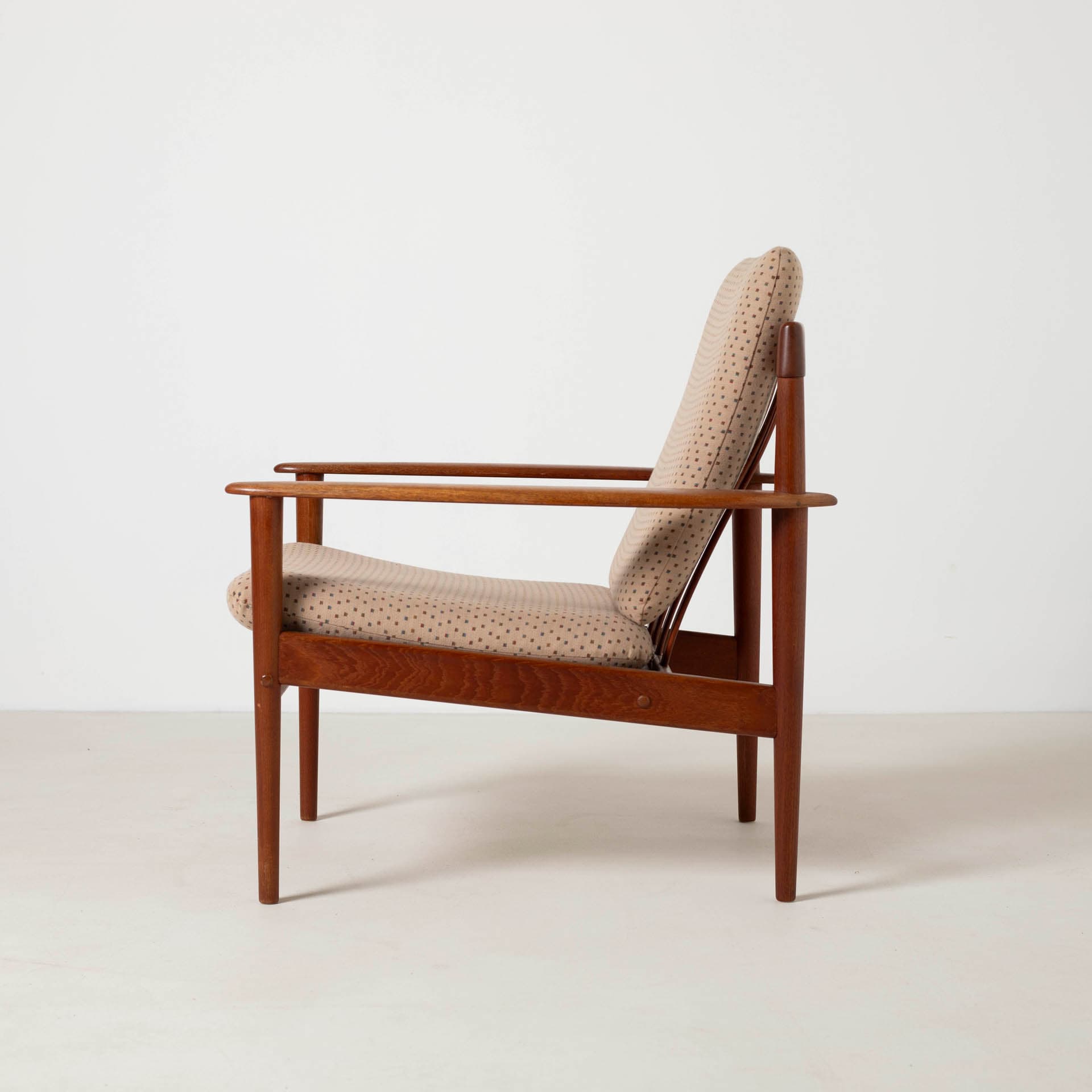 Armchair, brown teak, beige wool, by G. Jalk, Poul Jeppesens Møbelfabrik, Denmark, 1960s. - 300249