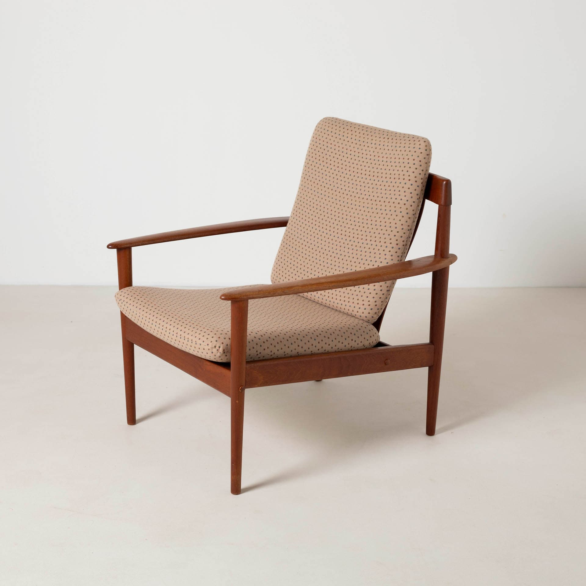 Armchair, brown teak, beige wool, by G. Jalk, Poul Jeppesens Møbelfabrik, Denmark, 1960s. - 300247