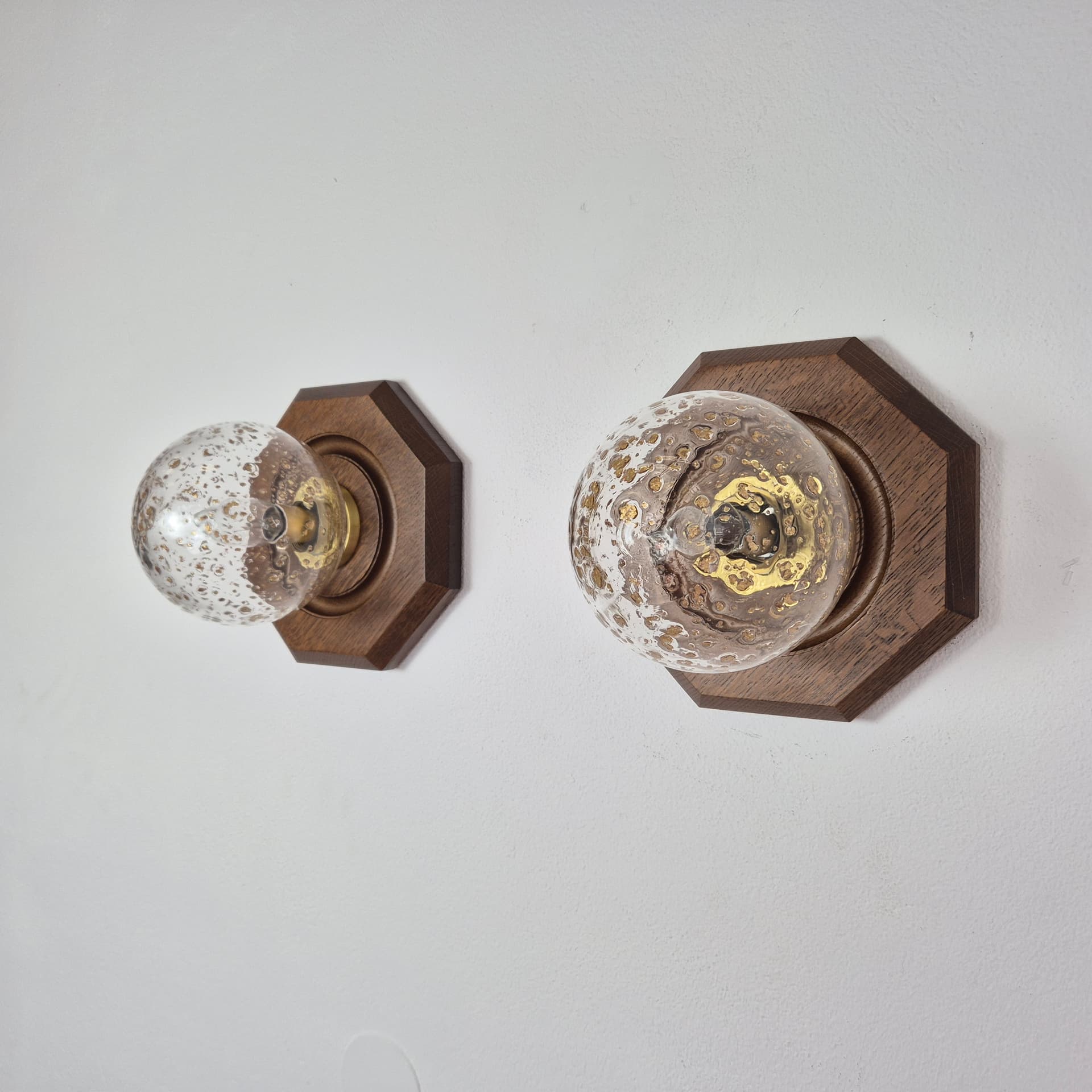 Pair of hexagonal wall sconces, brown wood, transparent glass, gold brass, Temde Leuchten, 1970s. - 300364