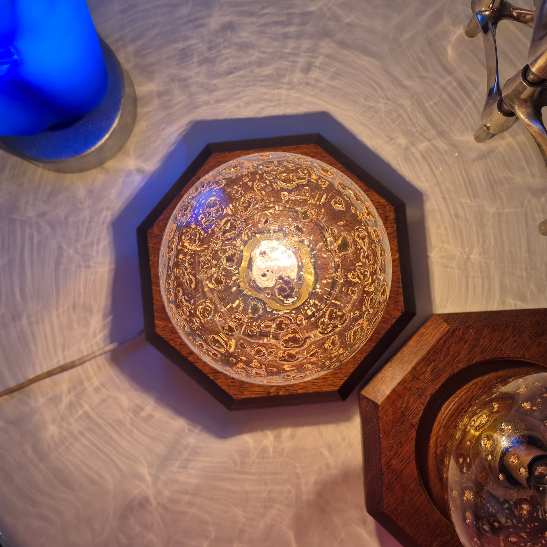 Pair of hexagonal wall sconces, brown wood, transparent glass, gold brass, Temde Leuchten, 1970s. - 300369