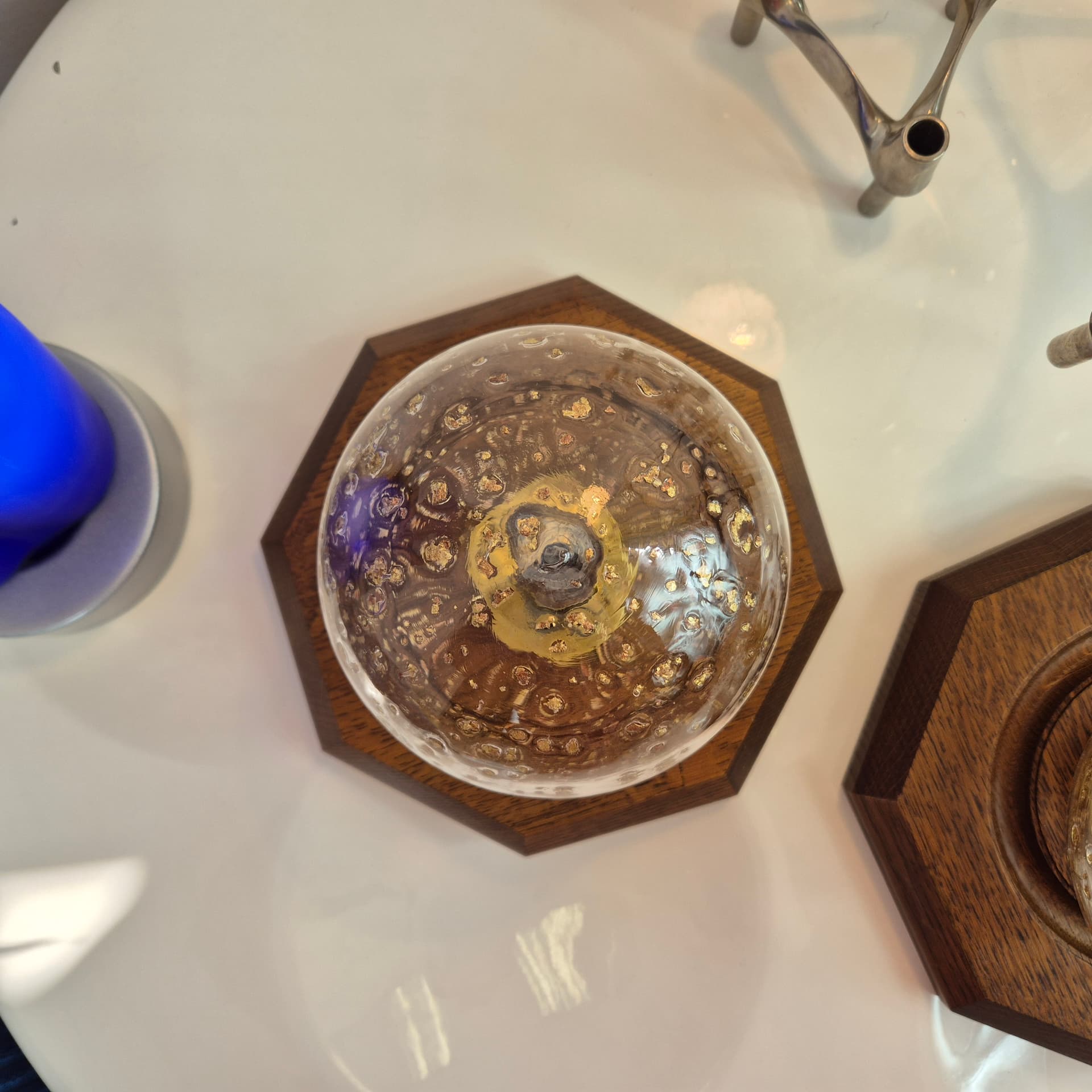 Pair of hexagonal wall sconces, brown wood, transparent glass, gold brass, Temde Leuchten, 1970s. - 300361