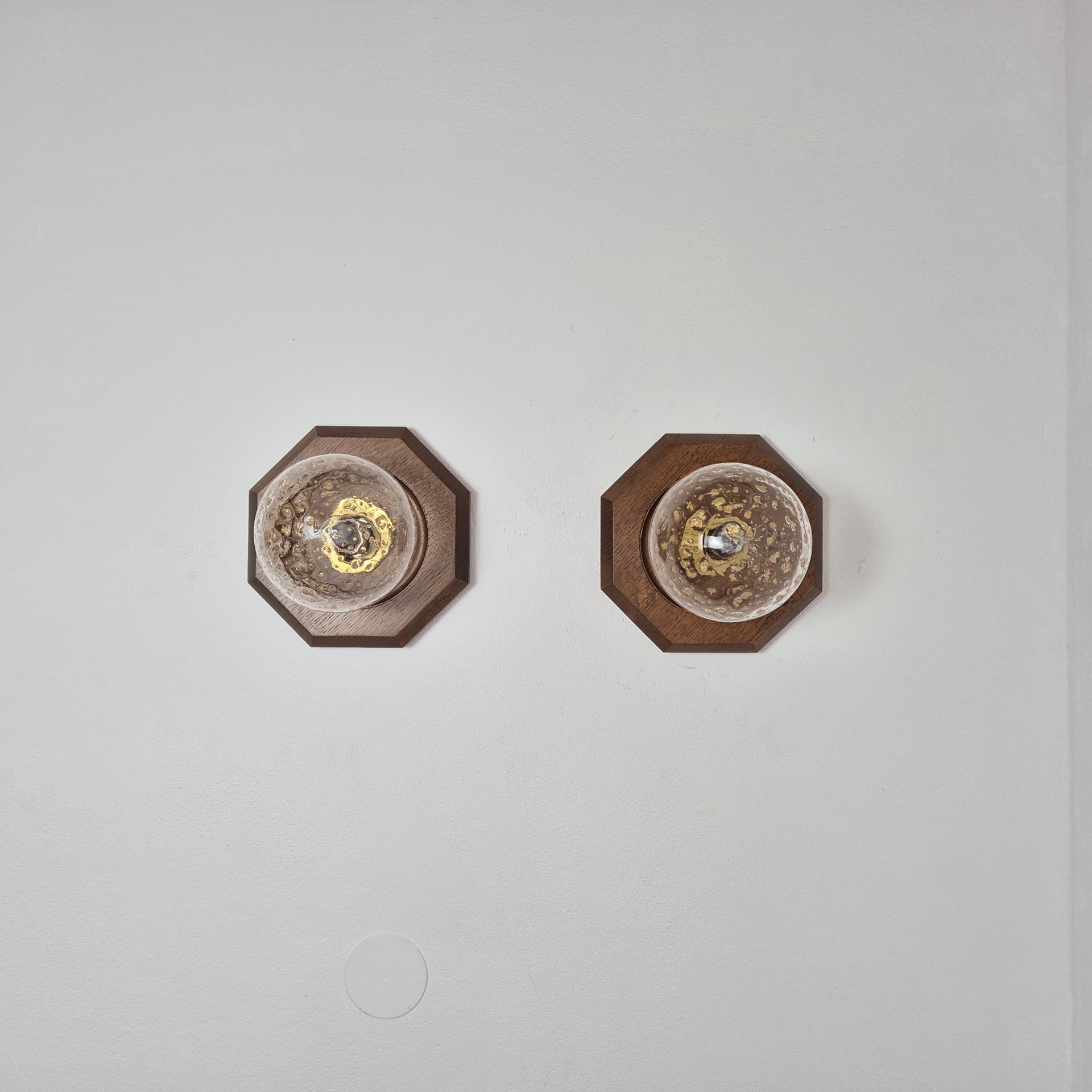 Pair of hexagonal wall sconces, brown wood, transparent glass, gold brass, Temde Leuchten, 1970s. - 300359