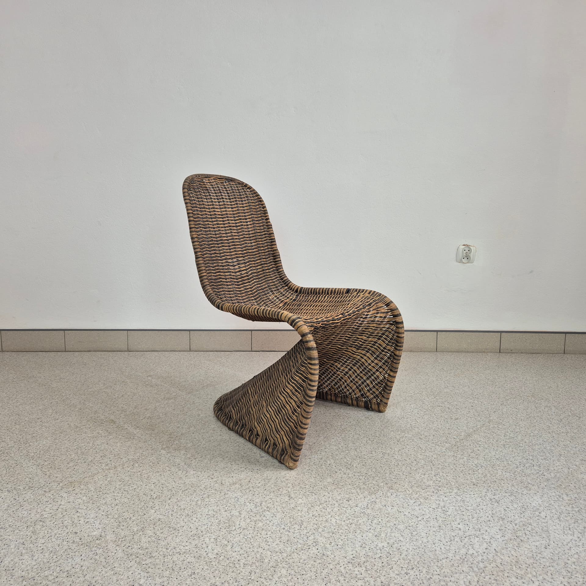 Chair, Verner Panton style, brown multicolor rattan, 1970s. - 300380