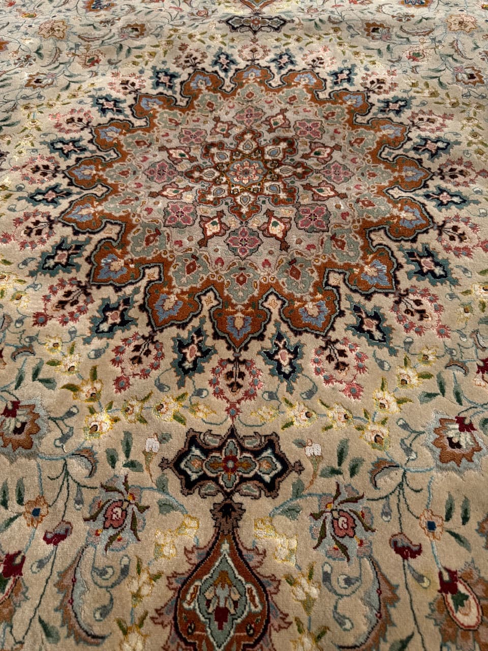Dywan perski Tabriz, 260x250 cm, beżowy złoty czerwony niebieski zielony, wełna kaszmirowa jedwab, Iran - 300418