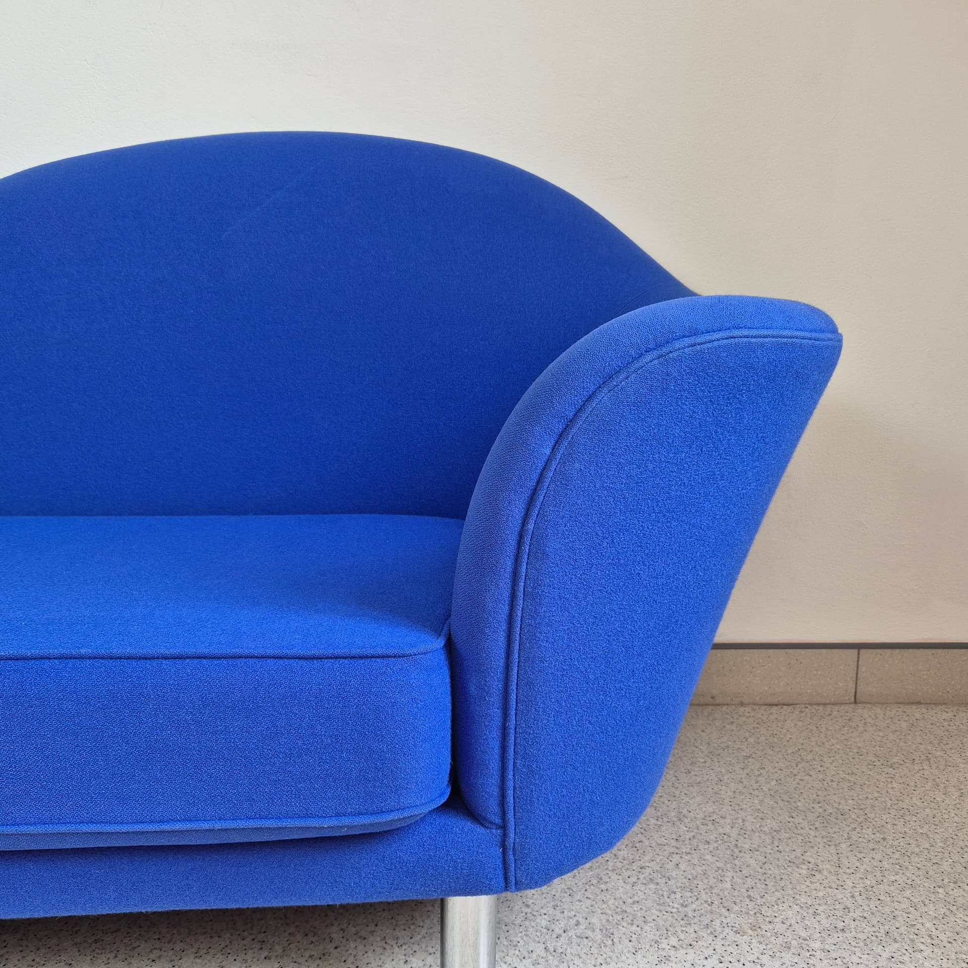 Sofa Grand Piano, blue wool, metal, by G. Olsen, for GUBI, Denmark, 1990s. - 300441