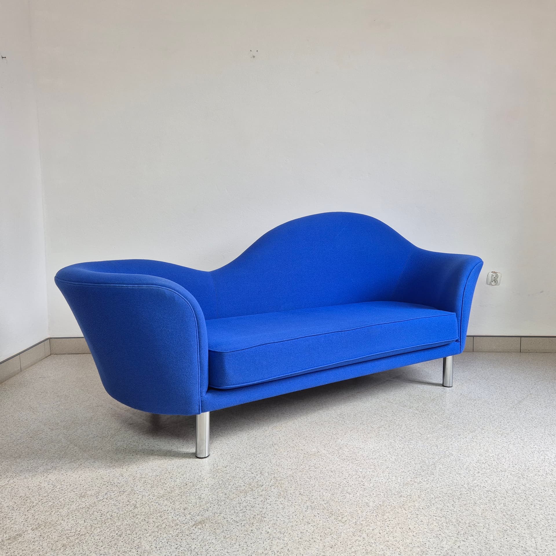 Sofa Grand Piano, blue wool, metal, by G. Olsen, for GUBI, Denmark, 1990s. - 300434